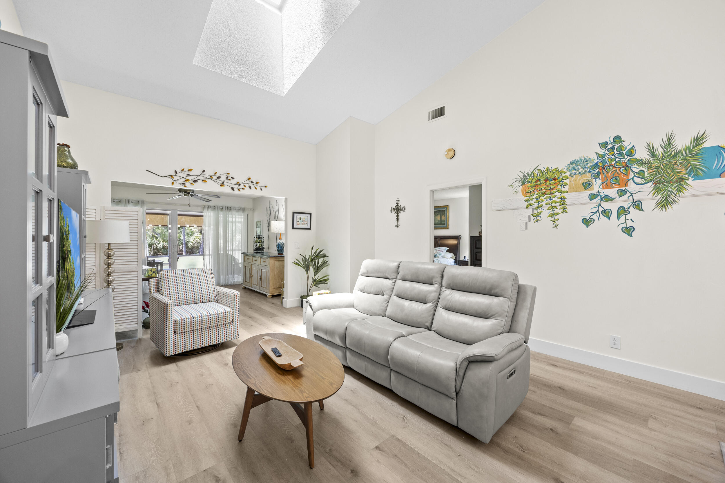 WHISPERING SOUND - Residential