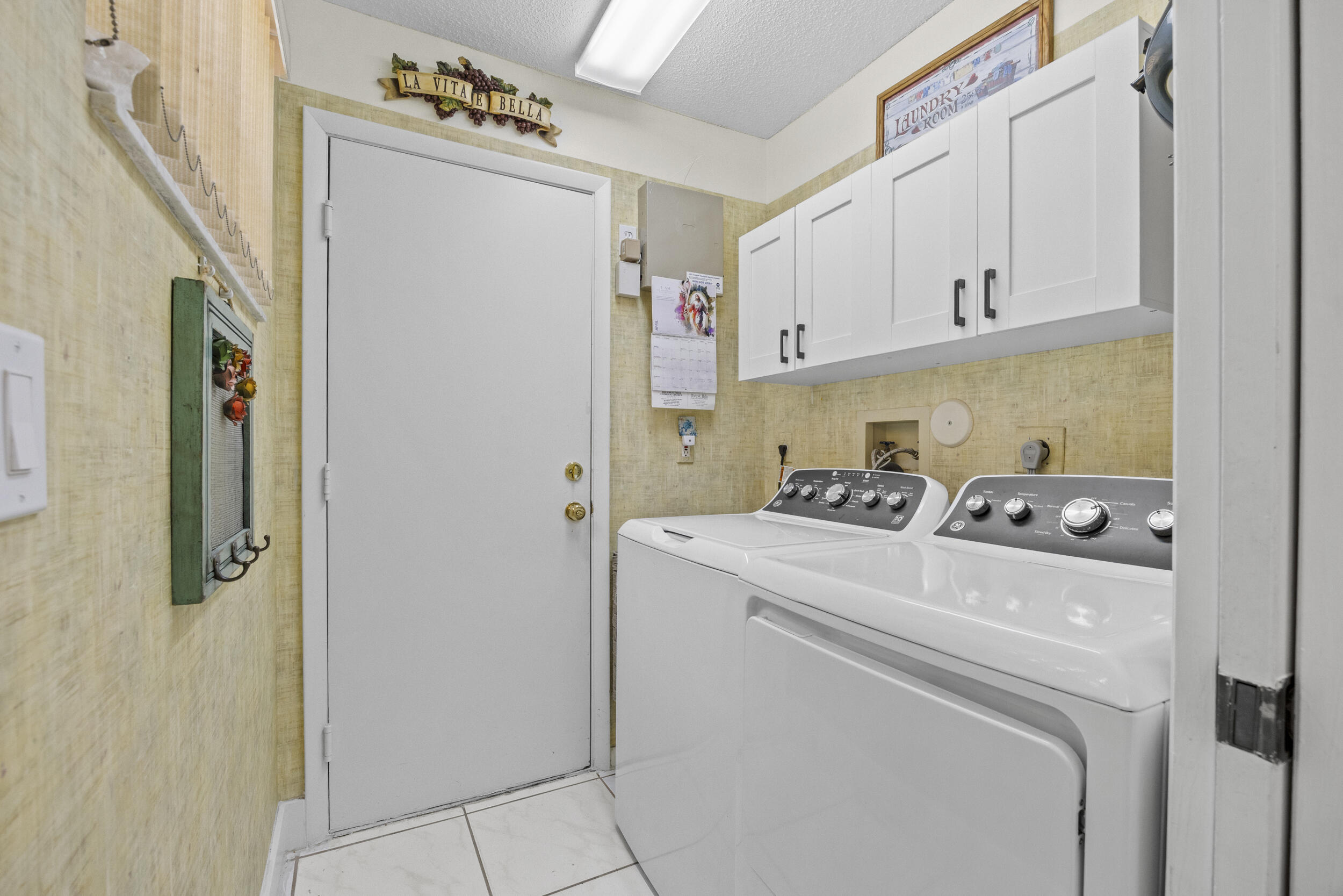 WHISPERING SOUND - Residential