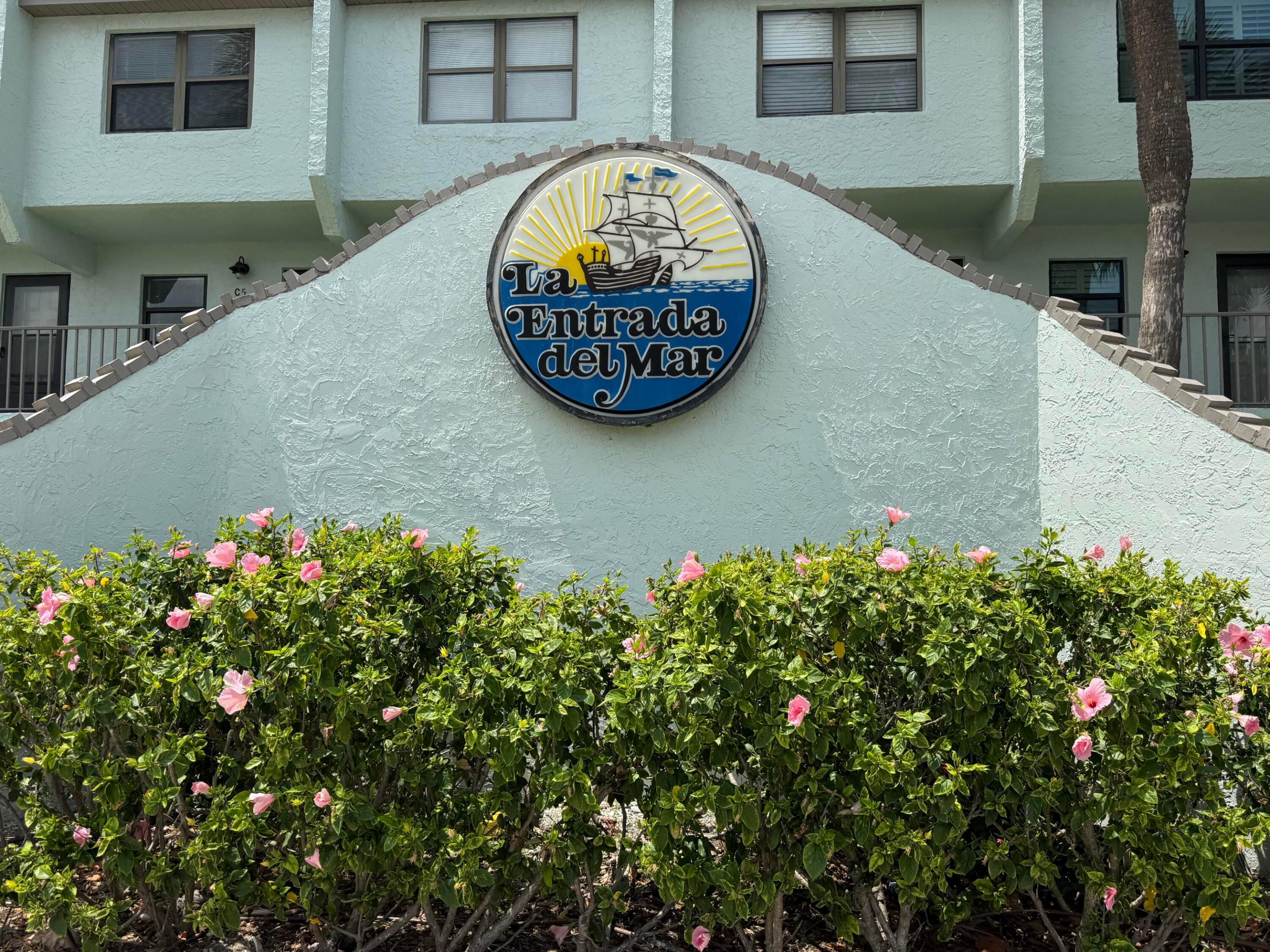LA ENTRADA DEL MAR CONDOMINIUM - Residential