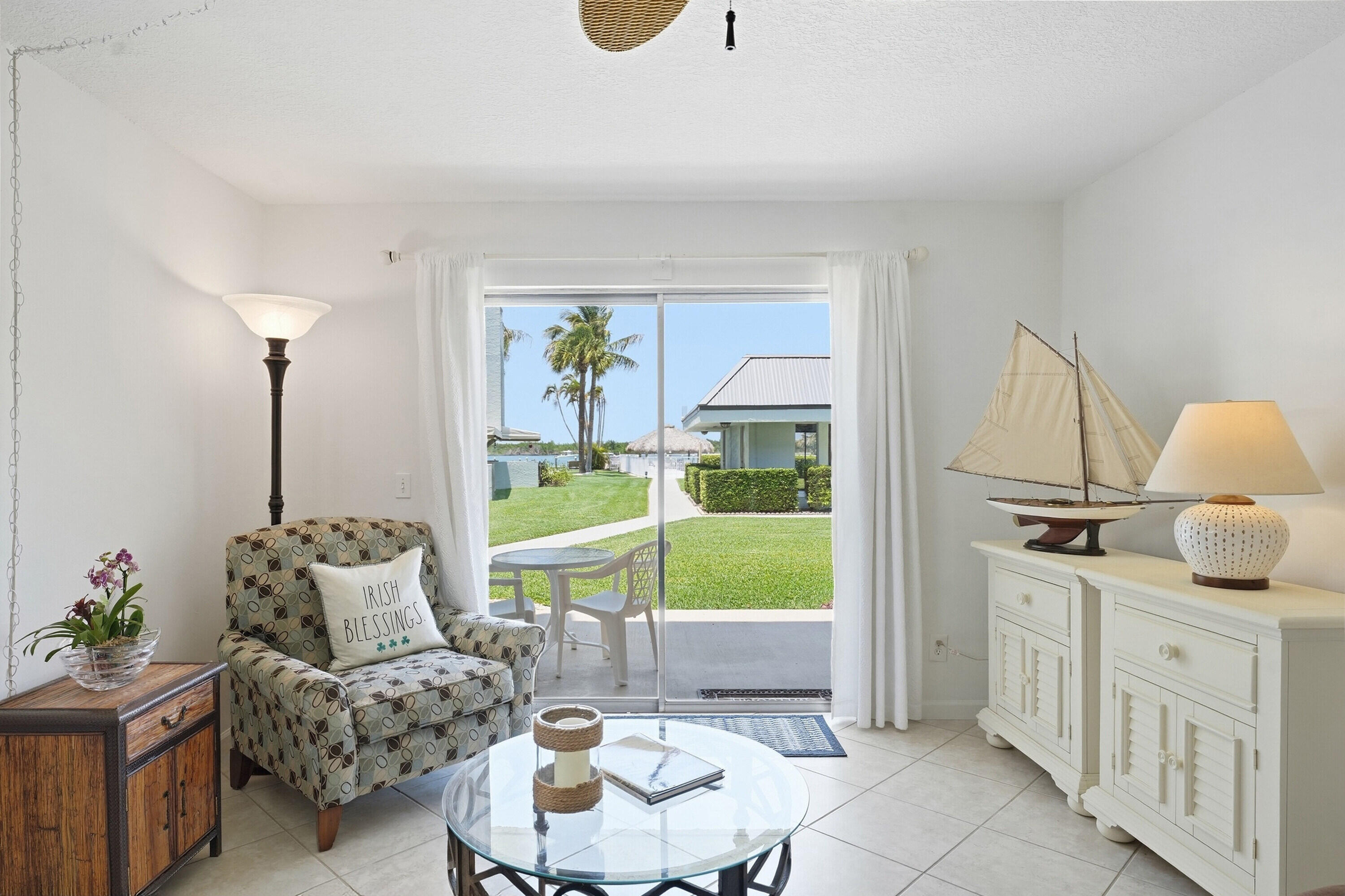 LA ENTRADA DEL MAR CONDOMINIUM - Residential