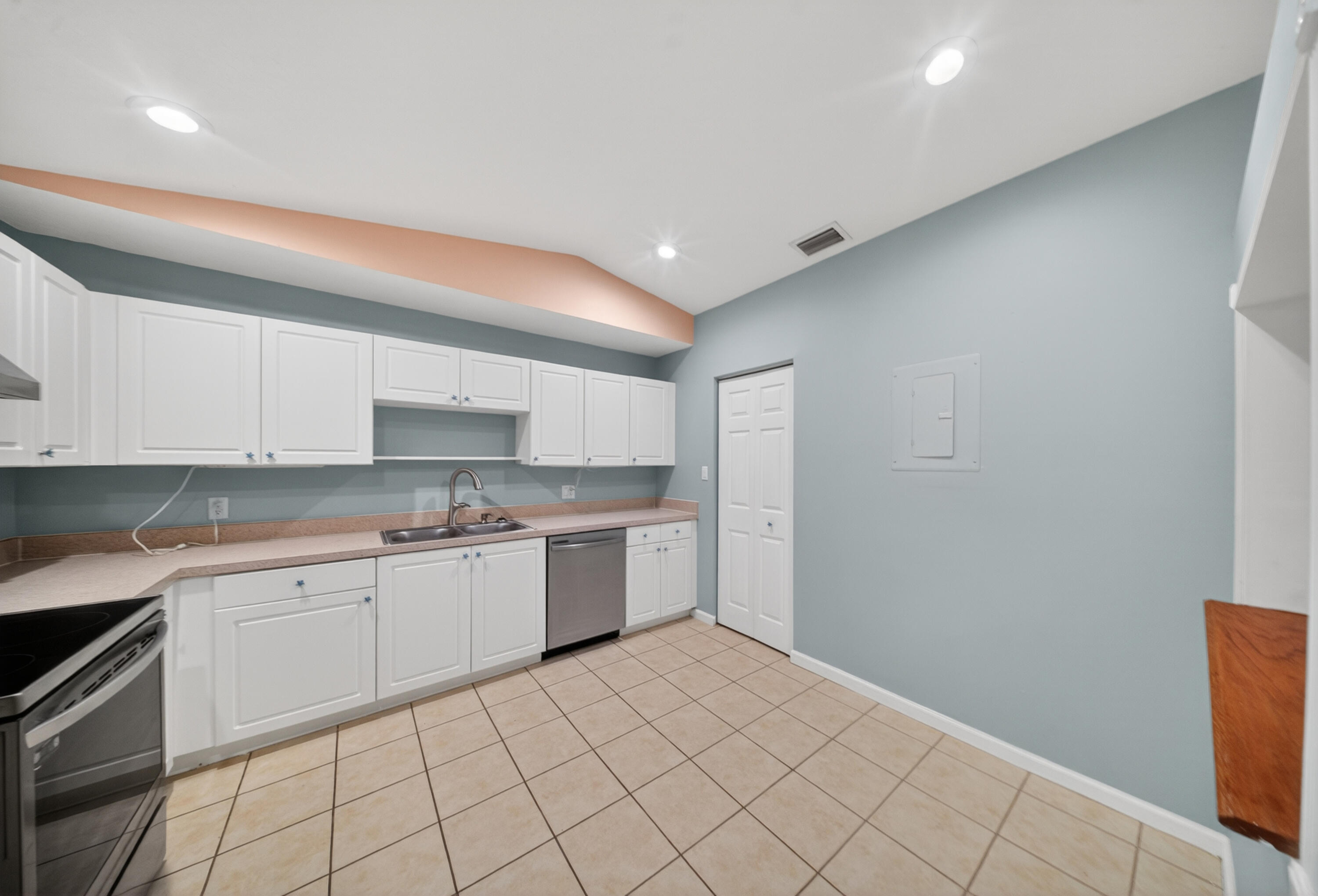 LONGWOOD VILLAGE PHASE 2 - Residential Lease