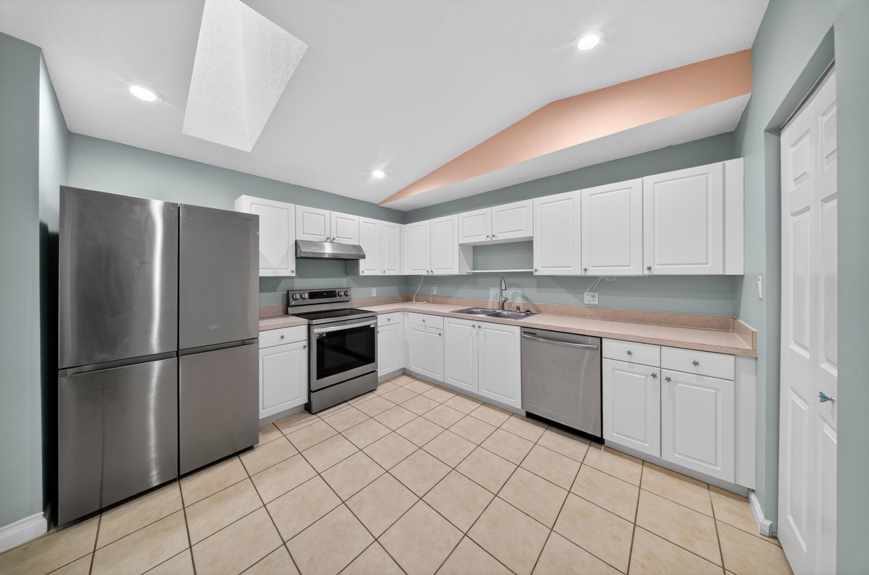 LONGWOOD VILLAGE PHASE 2 - Residential Lease