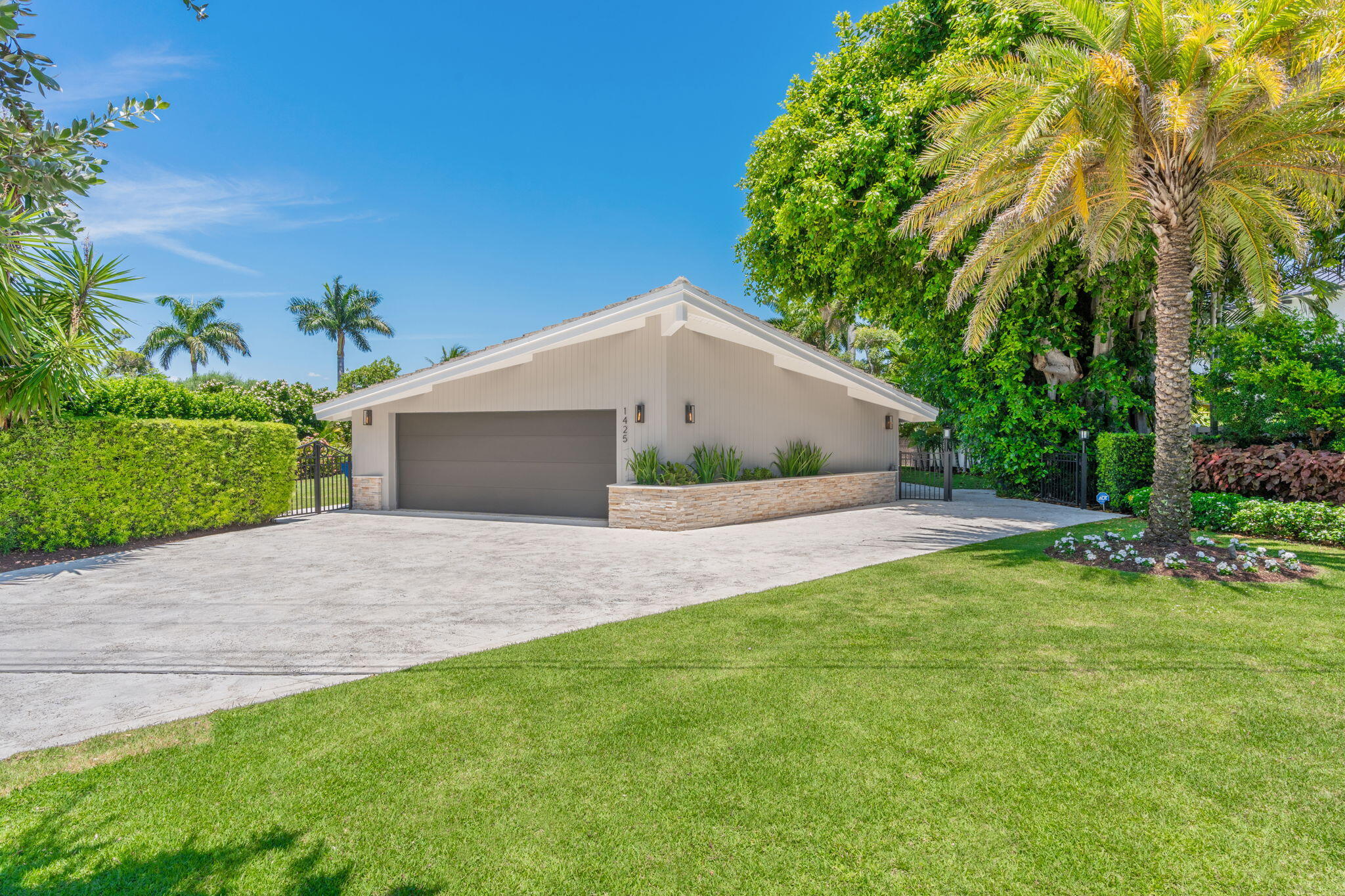 Situated Along the Middle River in the Highly Desirable Coral Ridge Neighborhood, this Exceptional Mid-Century Modern Residence is a True Architectural Gem. Originally Designed in 1960 by Acclaimed Architects Dan Duckham and Chester Trowbridge, the Home Underwent a Meticulous, Down-To-The-Studs Restoration in 2018, Thoughtfully Preserving its Design Heritage While Incorporating Modern Comforts. Inspired by the Principles of Frank Lloyd Wright, the Single-Story Residence Showcases an Iconic Asymmetrical Roofline, Expansive Walls of Glass, and a Seamless Integration of Indoor and Outdoor Living. Natural Light Fills Every Space, Highlighting the Home's Distinctive Architectural Details and Carefully Curated Finishes. Located on the Expansive Middle River, Water, Water, Everywhere, with Full Views Up and Down the River Plus a 700' Water View Straight Across the Opposing Canal. The Best of Outdoor Living with An Oversized Pool Perfectly Placed on the Near 20,000sf Lot. A Very Rare Find...