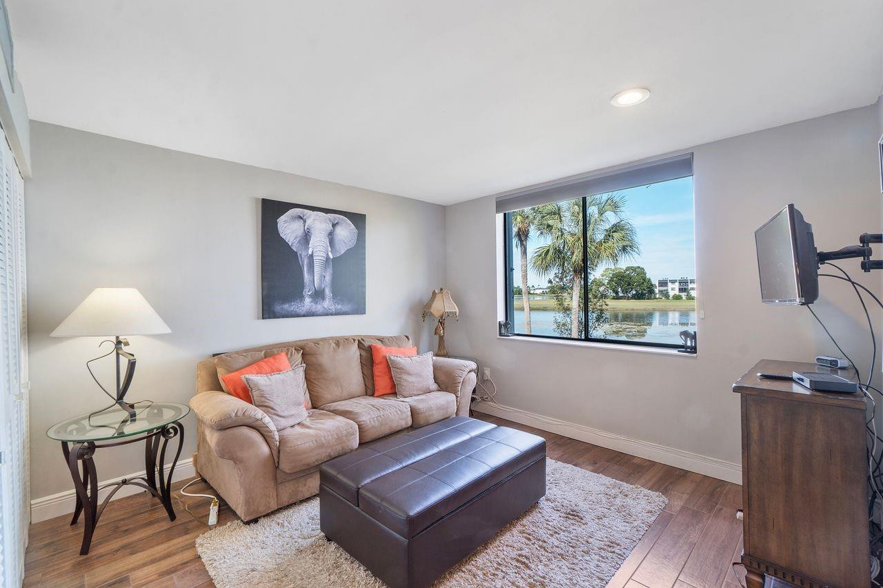 FOUNTAINS OF PALM BEACH CONDO 4 - Residential
