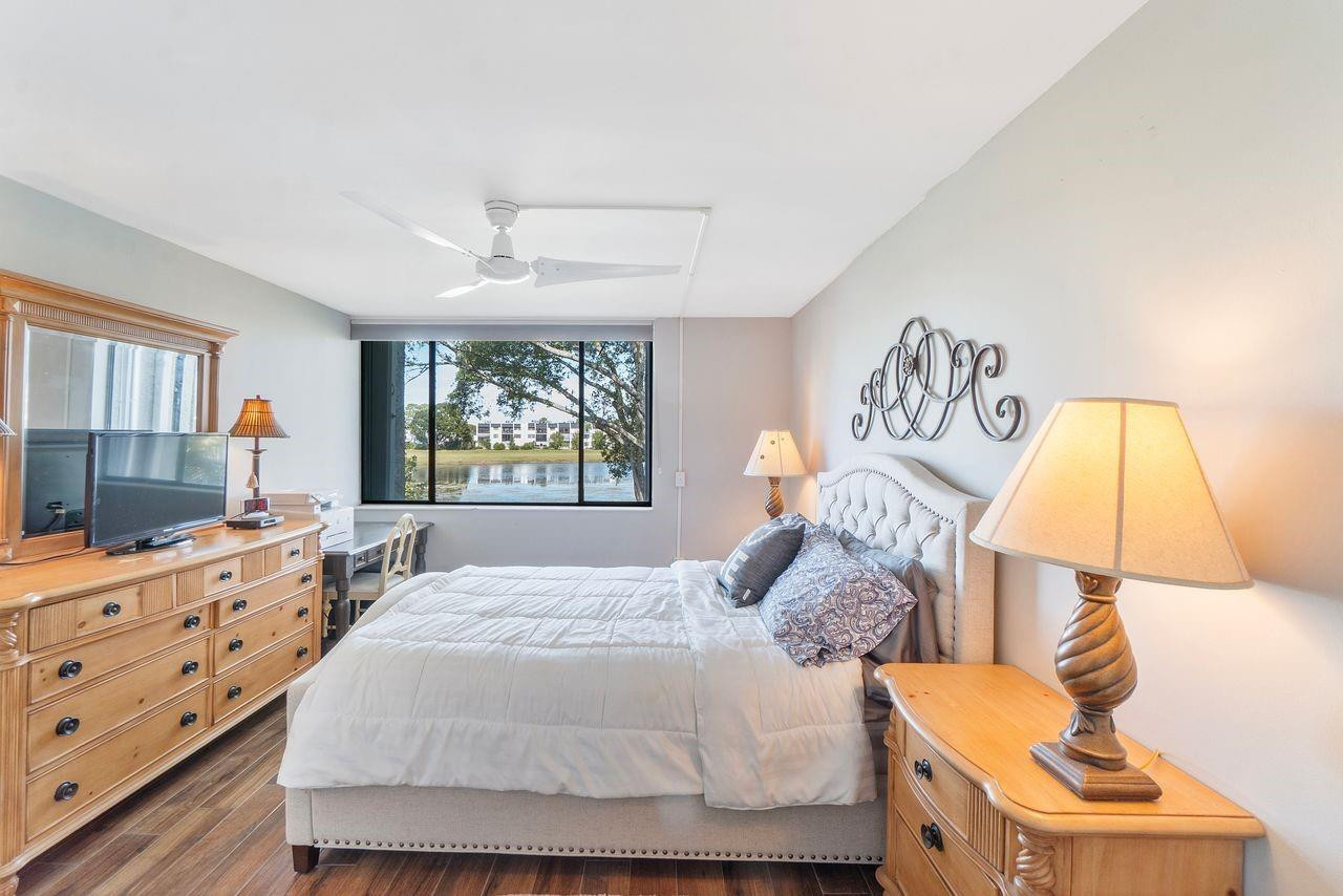 FOUNTAINS OF PALM BEACH CONDO 4 - Residential