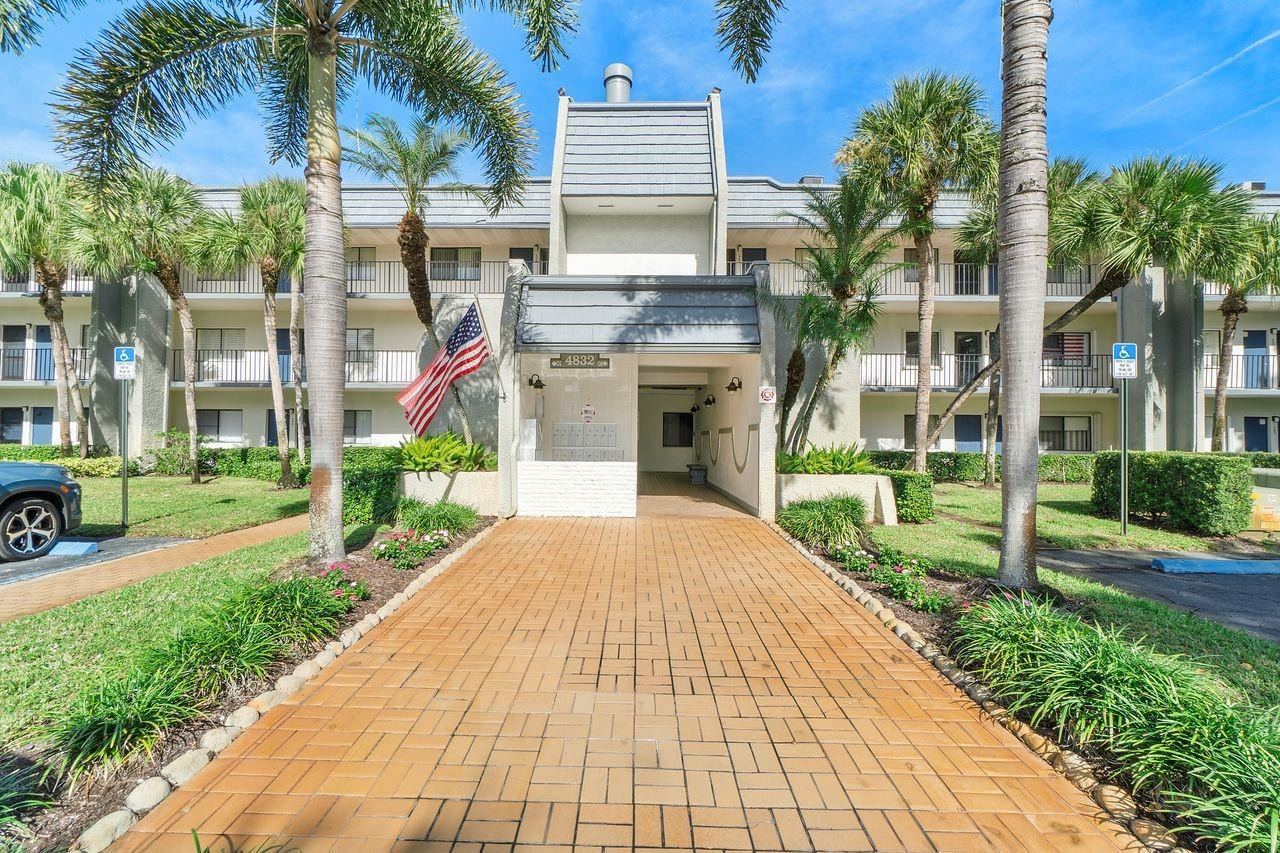 FOUNTAINS OF PALM BEACH CONDO 4 - Residential