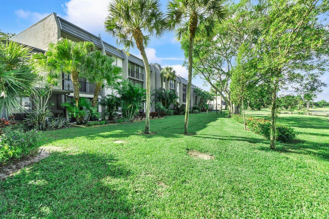 FOUNTAINS OF PALM BEACH CONDO 4 - Residential