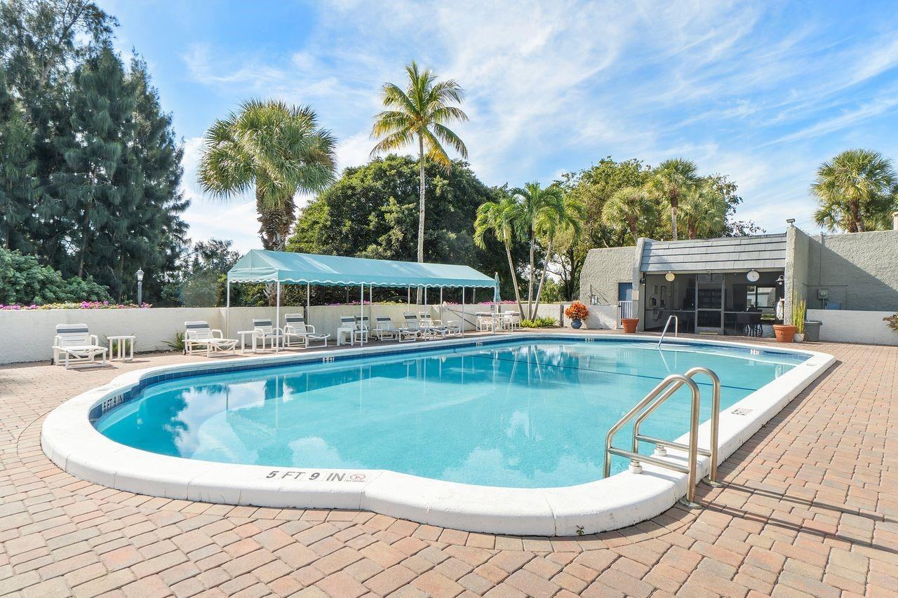 FOUNTAINS OF PALM BEACH CONDO 4 - Residential