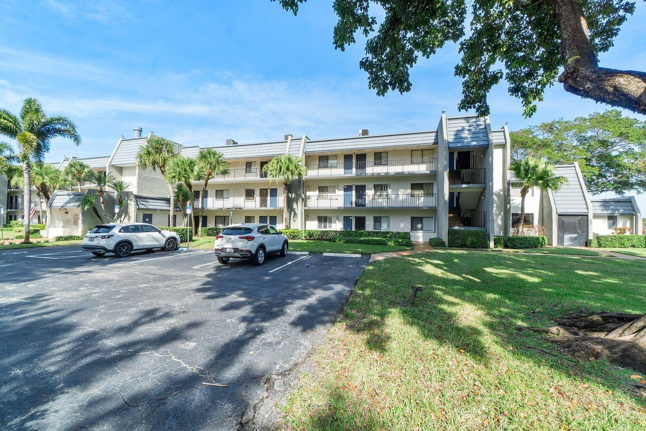 FOUNTAINS OF PALM BEACH CONDO 4 - Residential