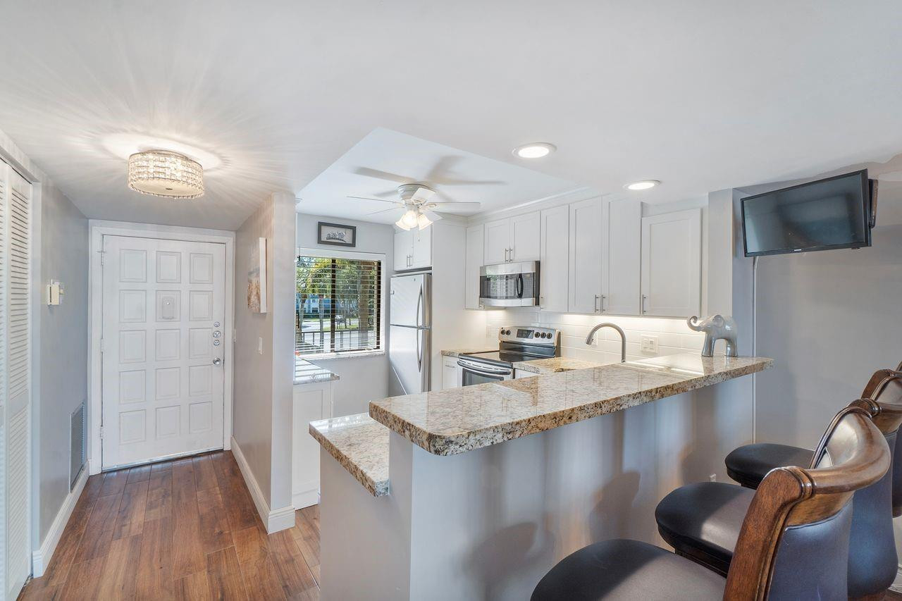 FOUNTAINS OF PALM BEACH CONDO 4 - Residential