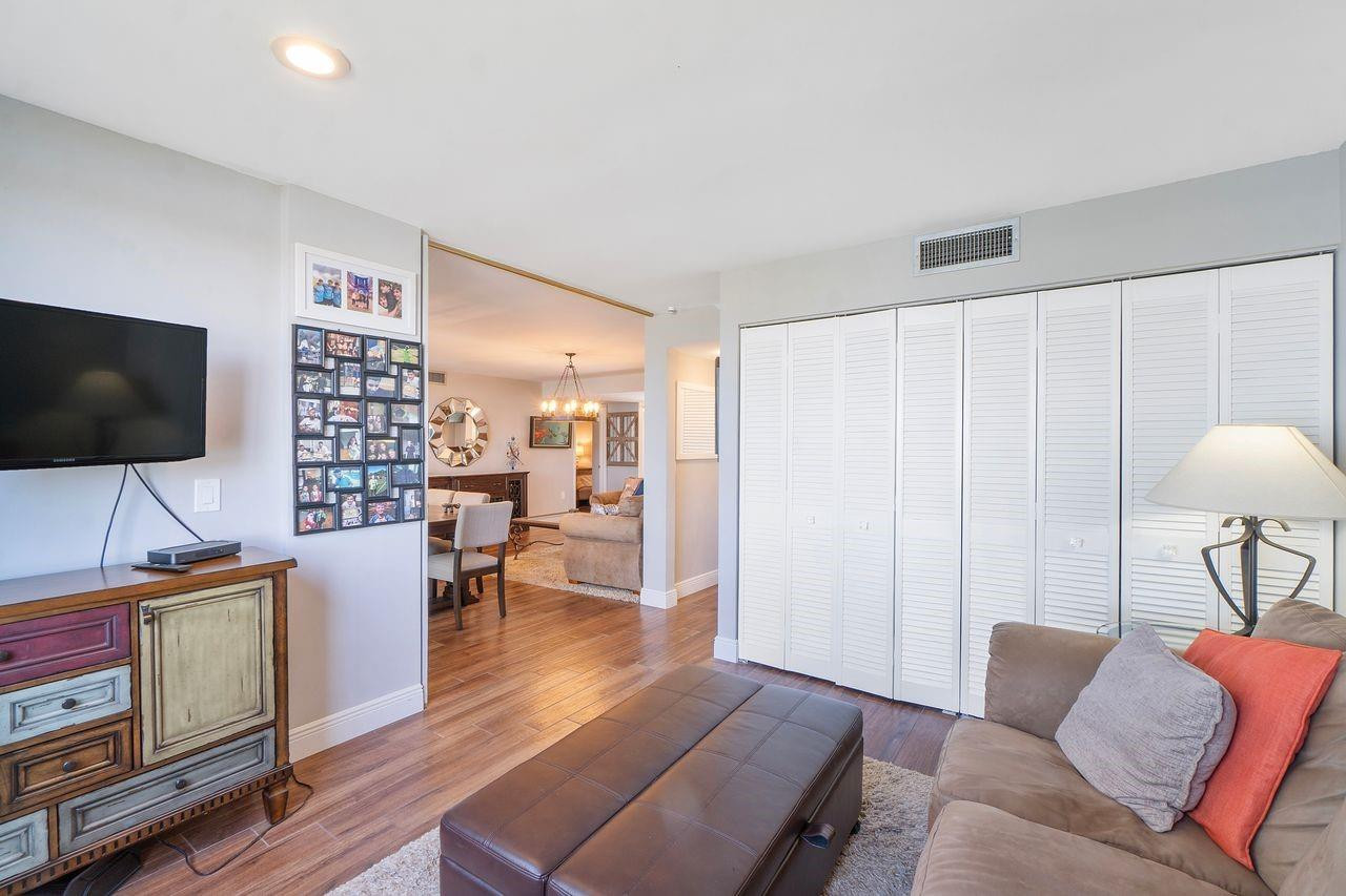 FOUNTAINS OF PALM BEACH CONDO 4 - Residential