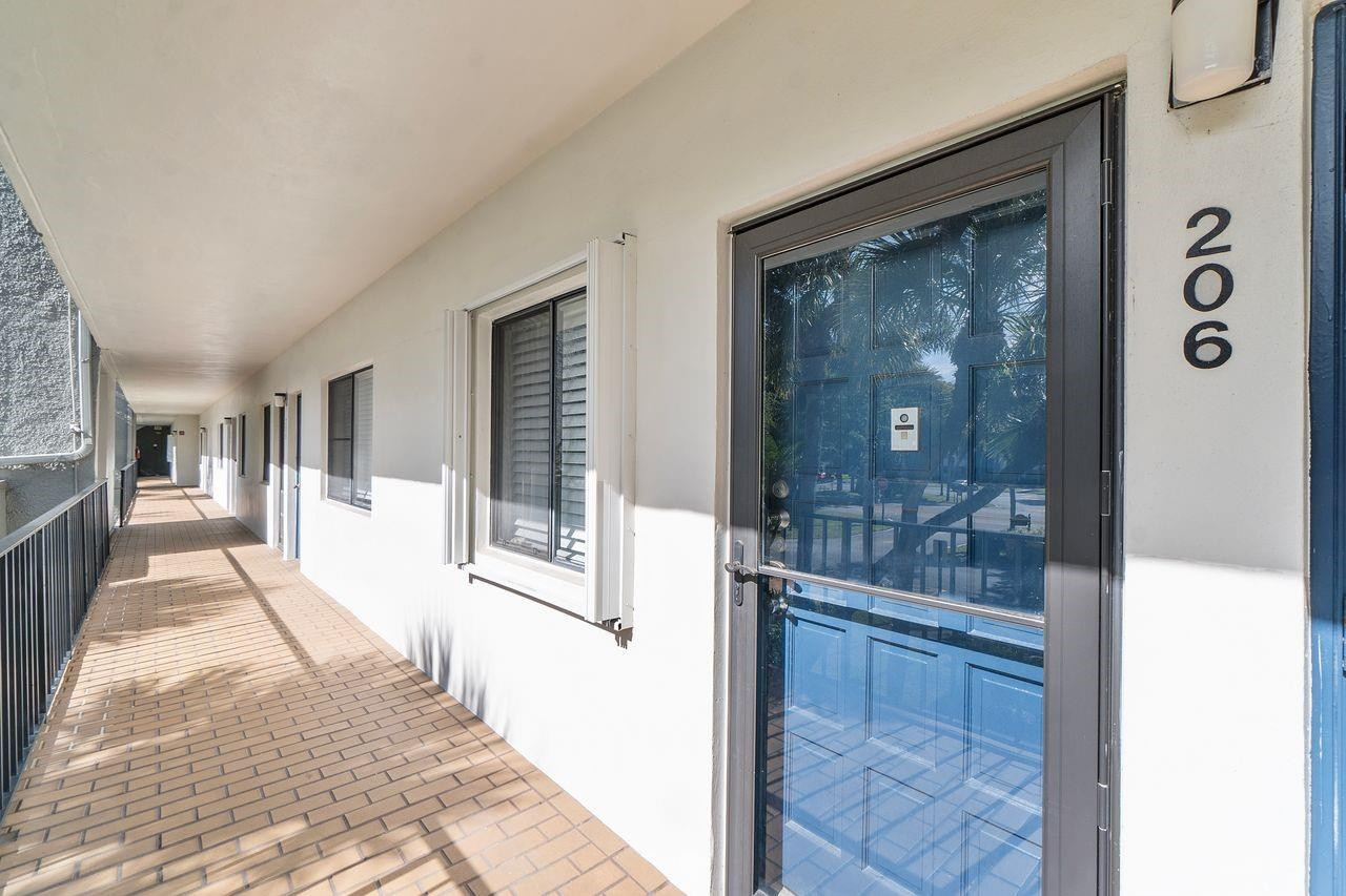 FOUNTAINS OF PALM BEACH CONDO 4 - Residential