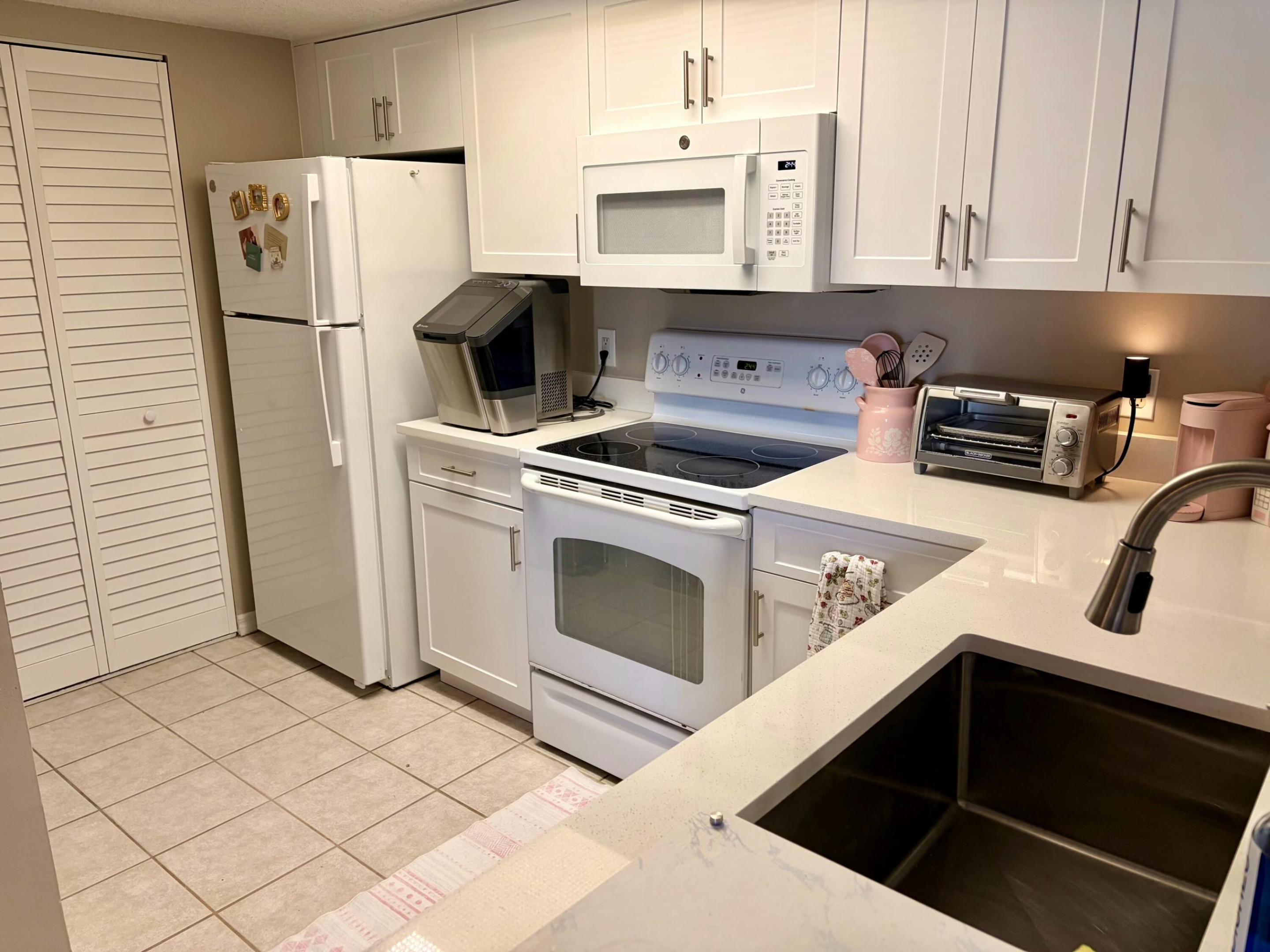 EVERGREEN LAKES CONDO - Residential Lease