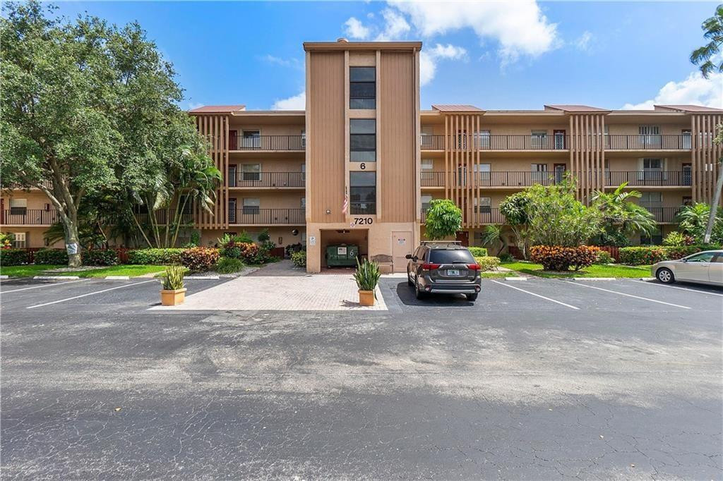 Palm Lakes - Residential
