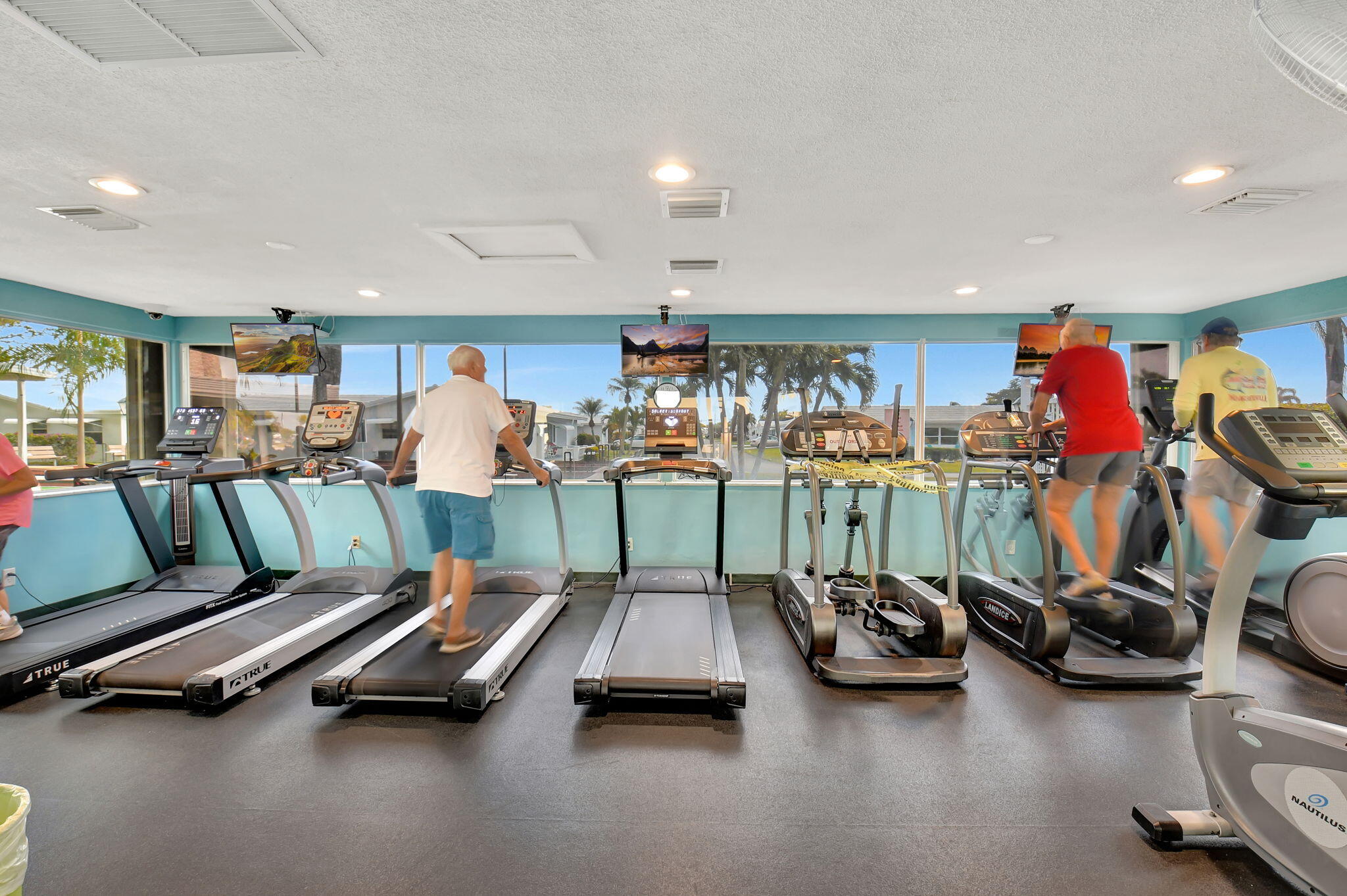 PALM BEACH LEISUREVILLE REPLAT - Residential