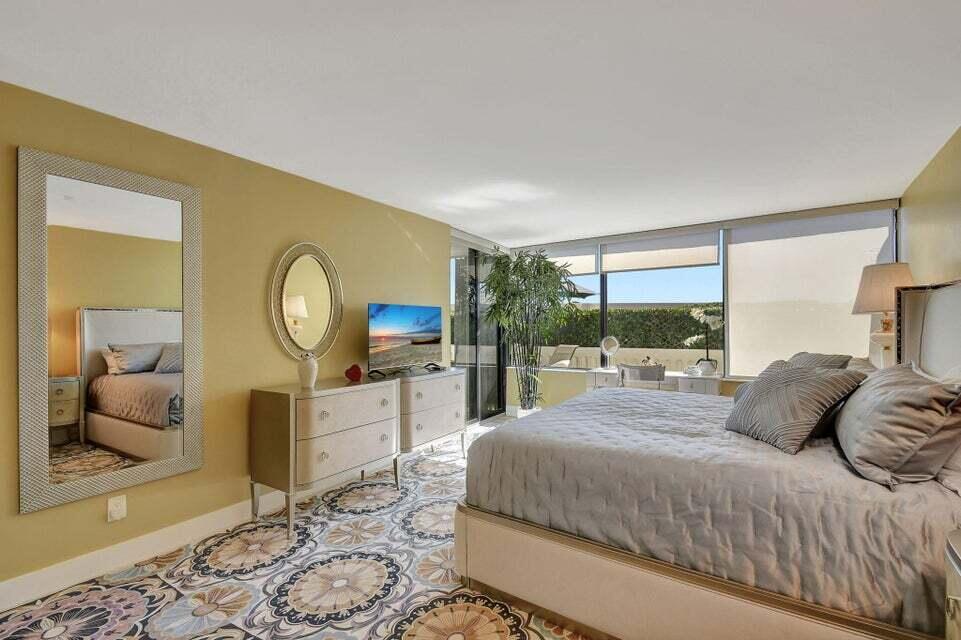 MAYFAIR HOUSE CONDO - Residential