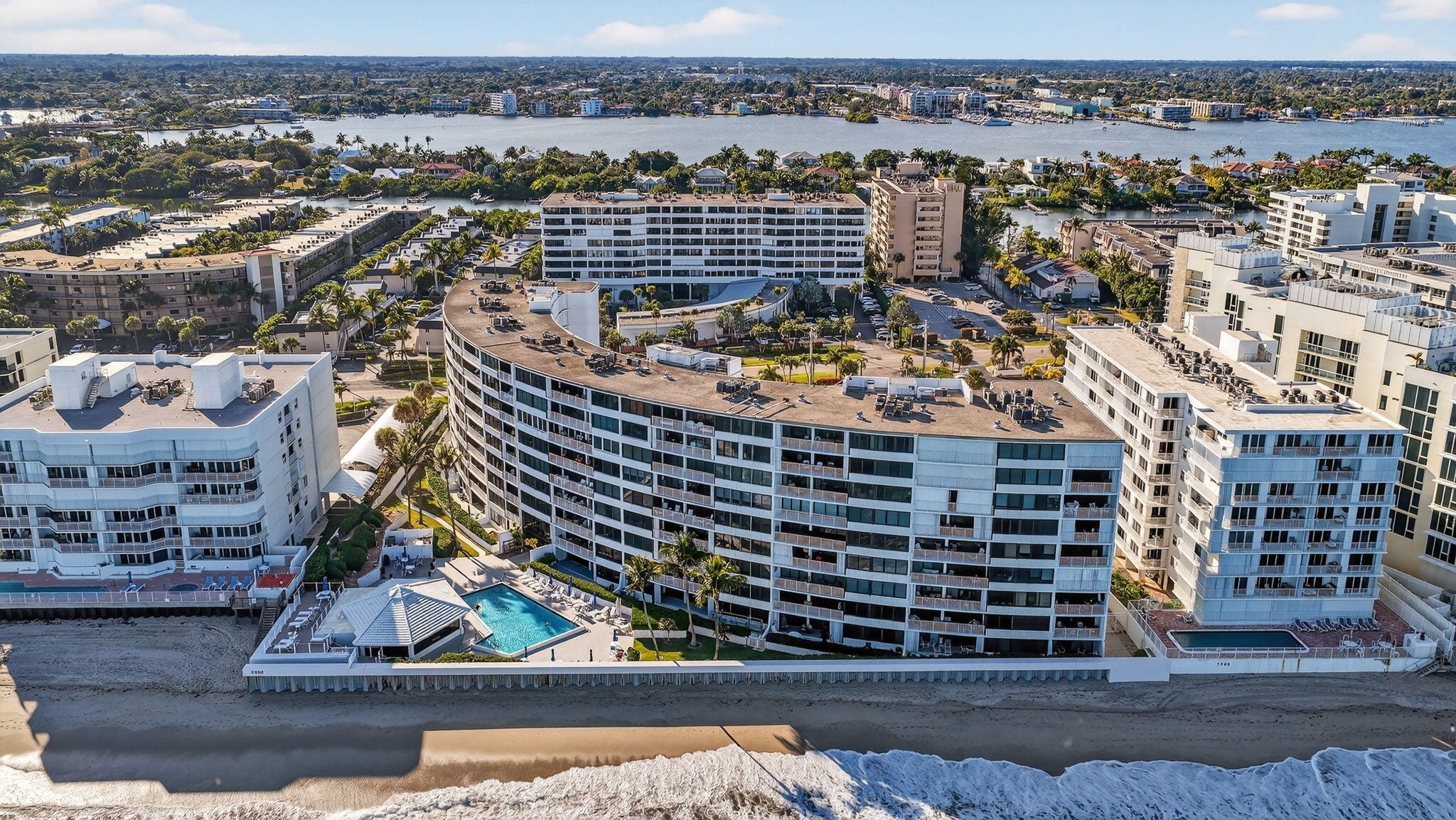 MAYFAIR HOUSE CONDO - Residential