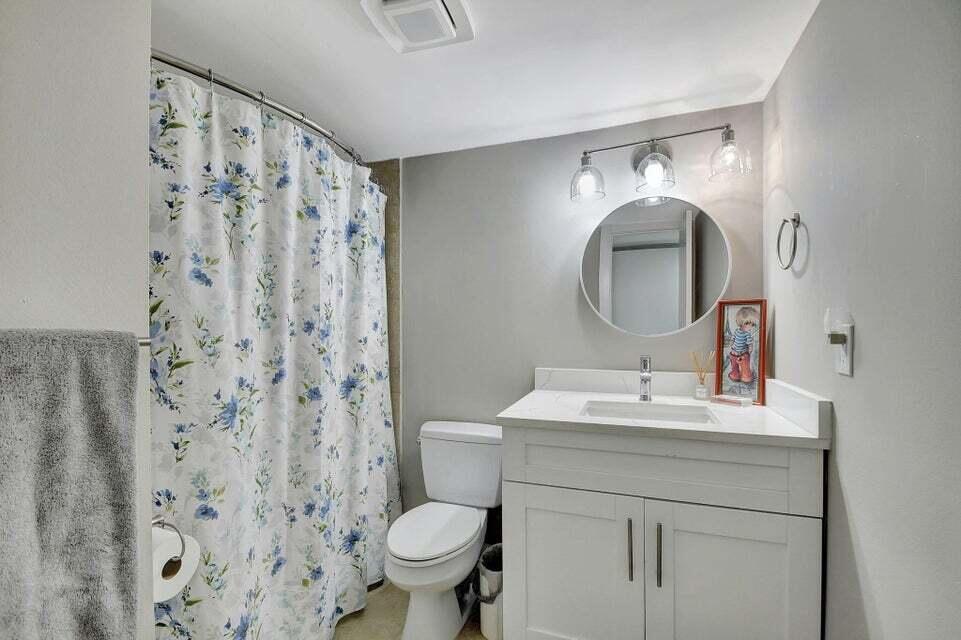 MAYFAIR HOUSE CONDO - Residential