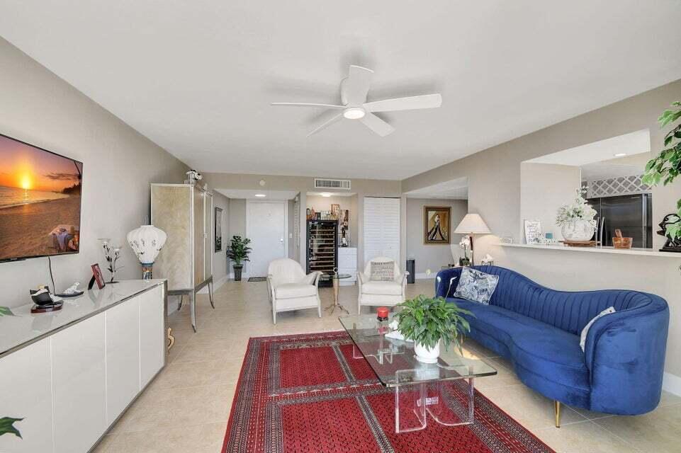 MAYFAIR HOUSE CONDO - Residential