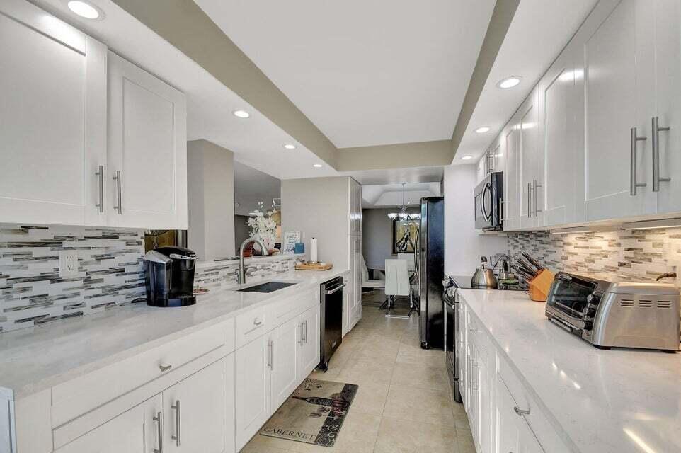 MAYFAIR HOUSE CONDO - Residential