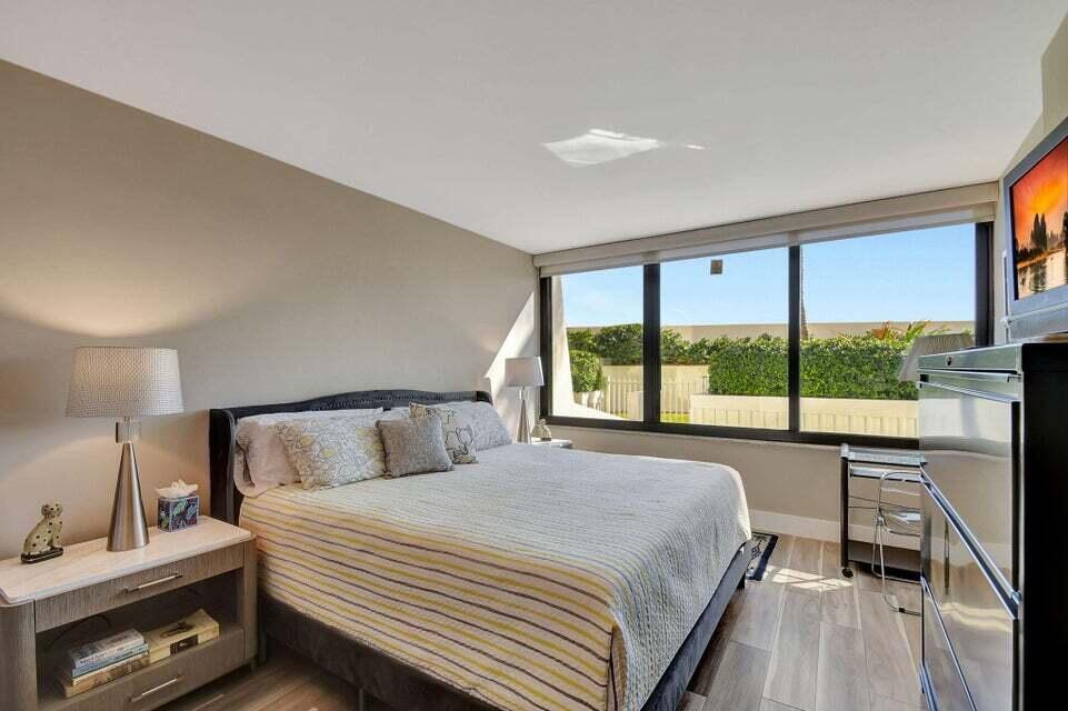 MAYFAIR HOUSE CONDO - Residential