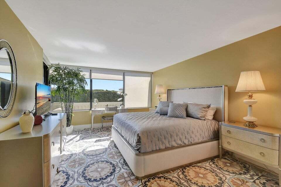 MAYFAIR HOUSE CONDO - Residential