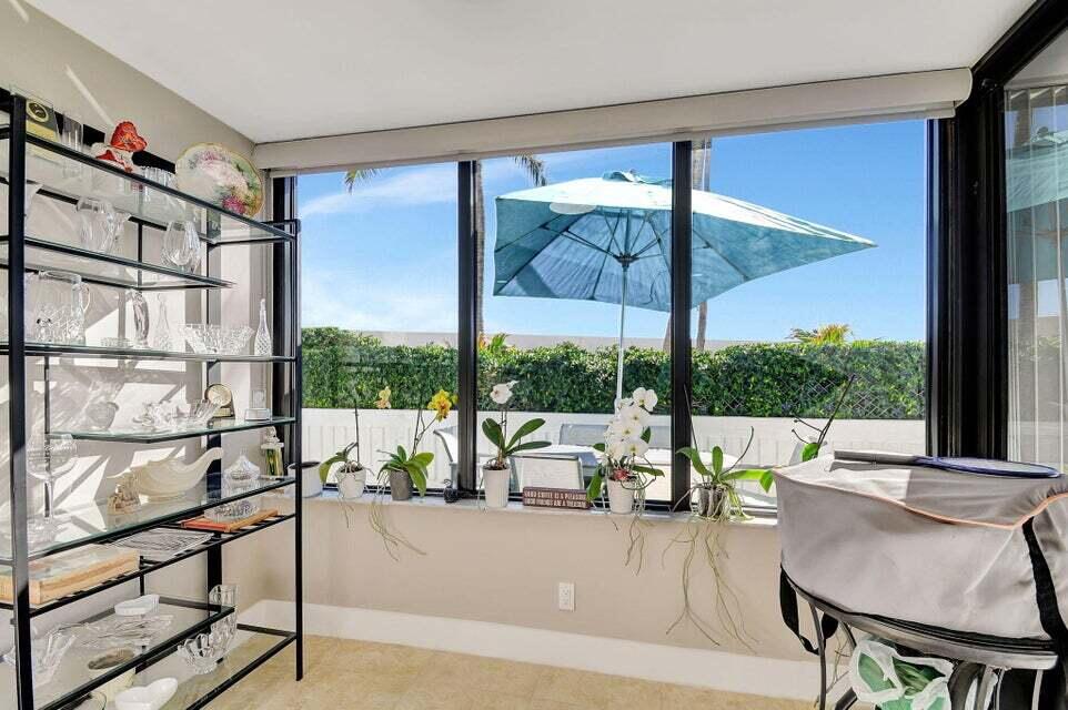 MAYFAIR HOUSE CONDO - Residential