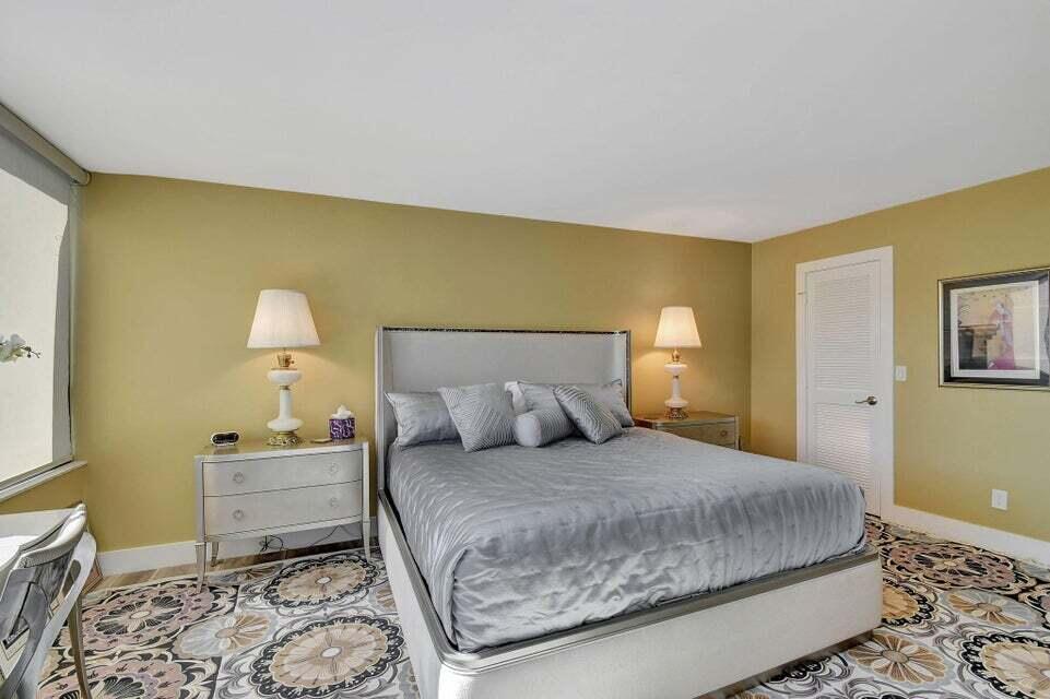 MAYFAIR HOUSE CONDO - Residential