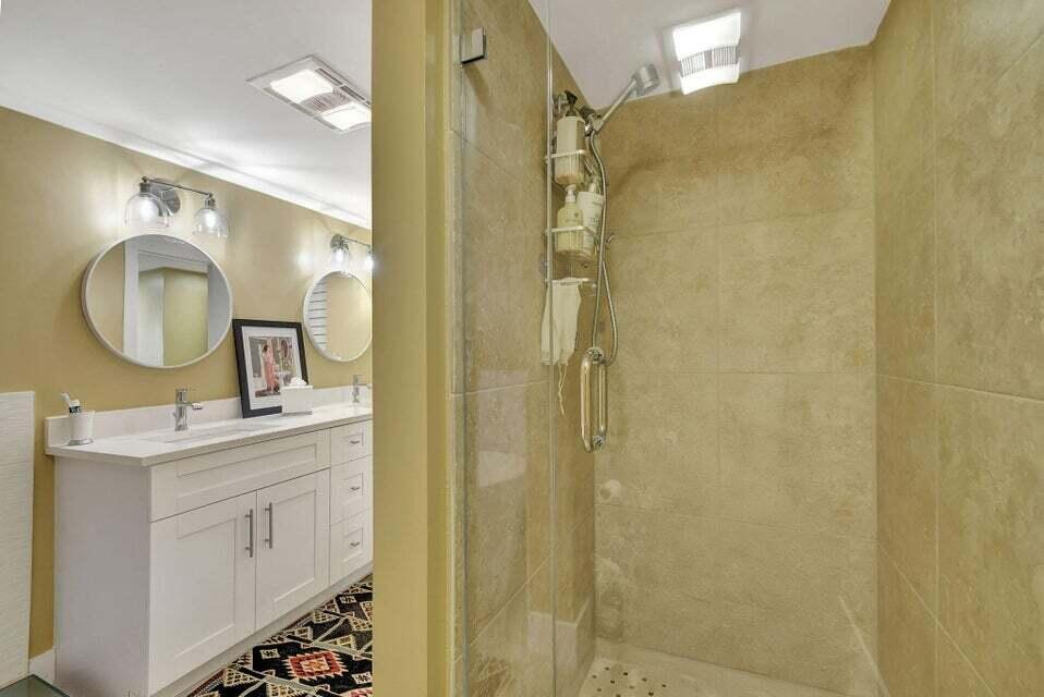 MAYFAIR HOUSE CONDO - Residential