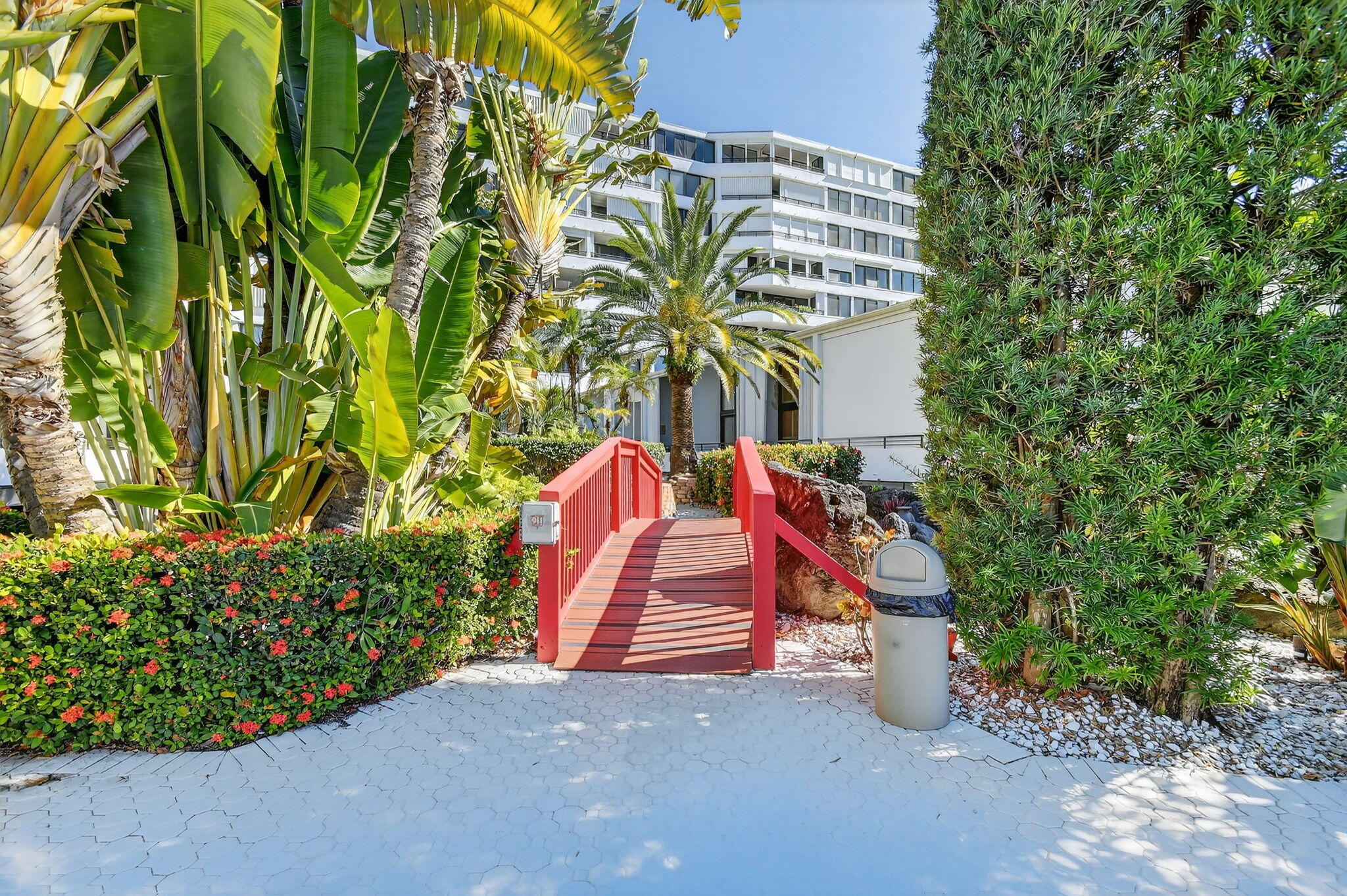 MAYFAIR HOUSE CONDO - Residential