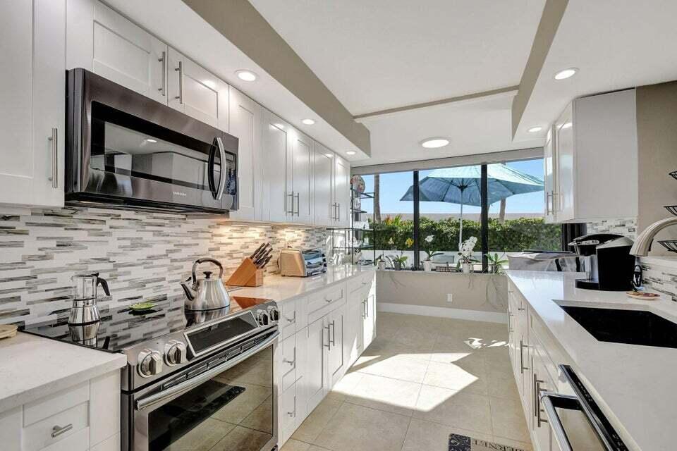 MAYFAIR HOUSE CONDO - Residential