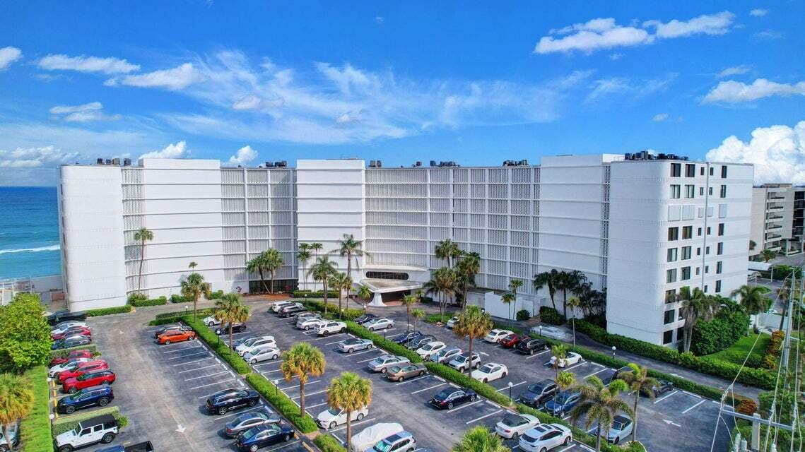 MAYFAIR HOUSE CONDO - Residential