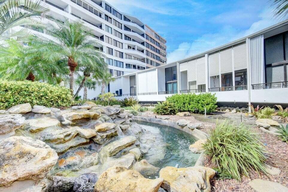 MAYFAIR HOUSE CONDO - Residential
