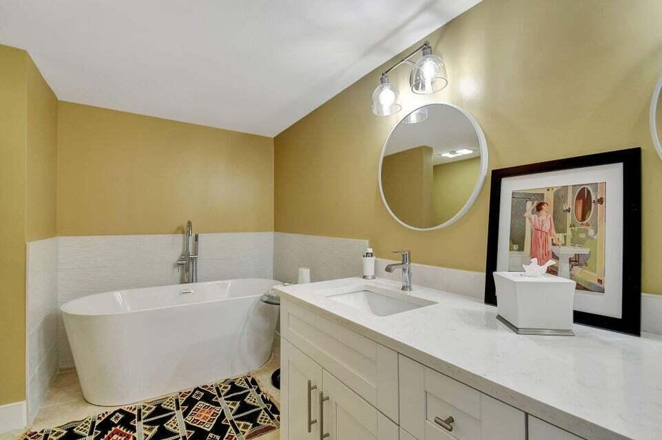 MAYFAIR HOUSE CONDO - Residential