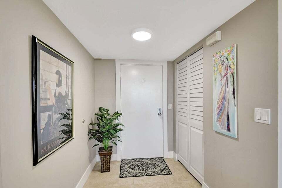 MAYFAIR HOUSE CONDO - Residential