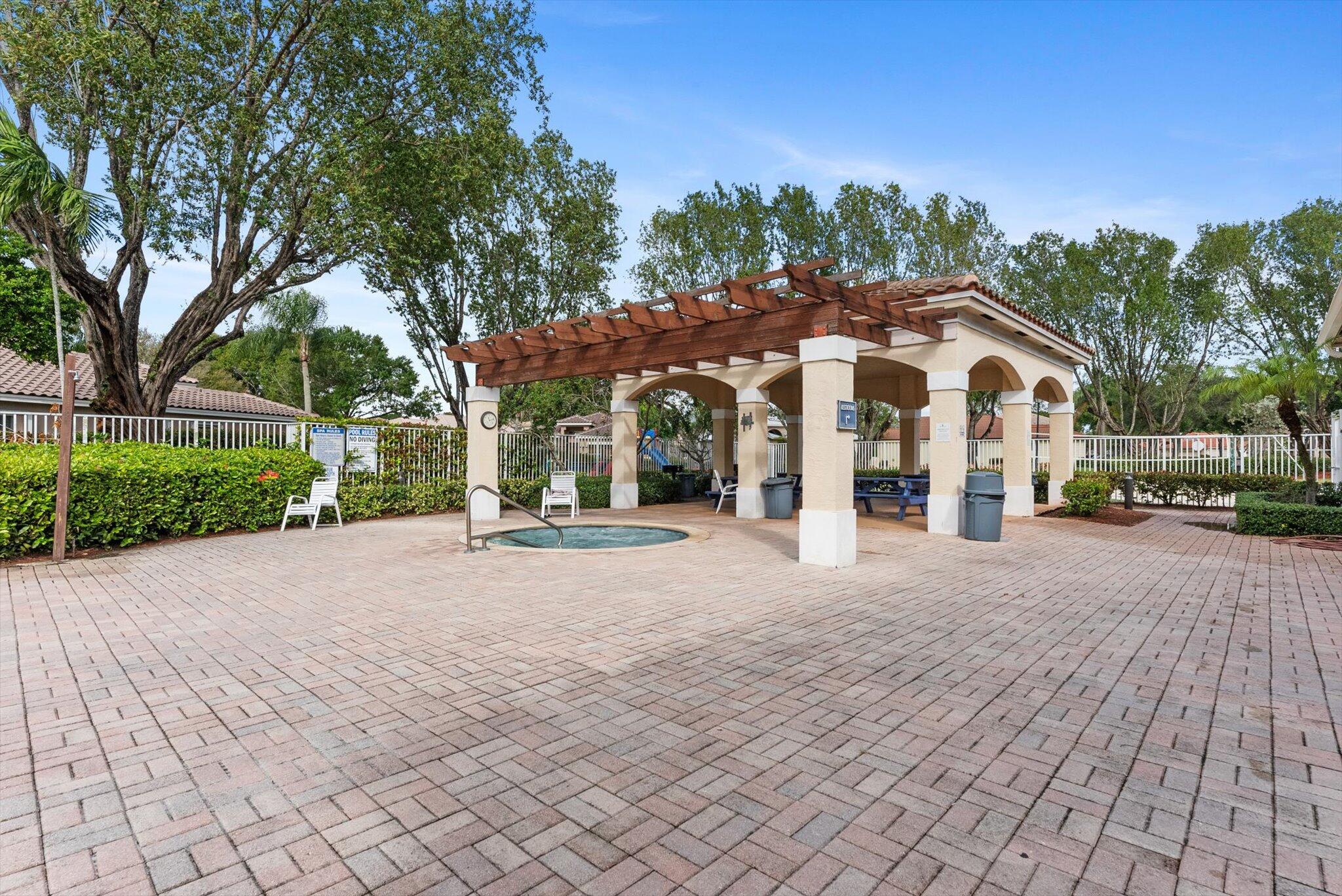 REGENCY LAKES AT COCONUT - Residential