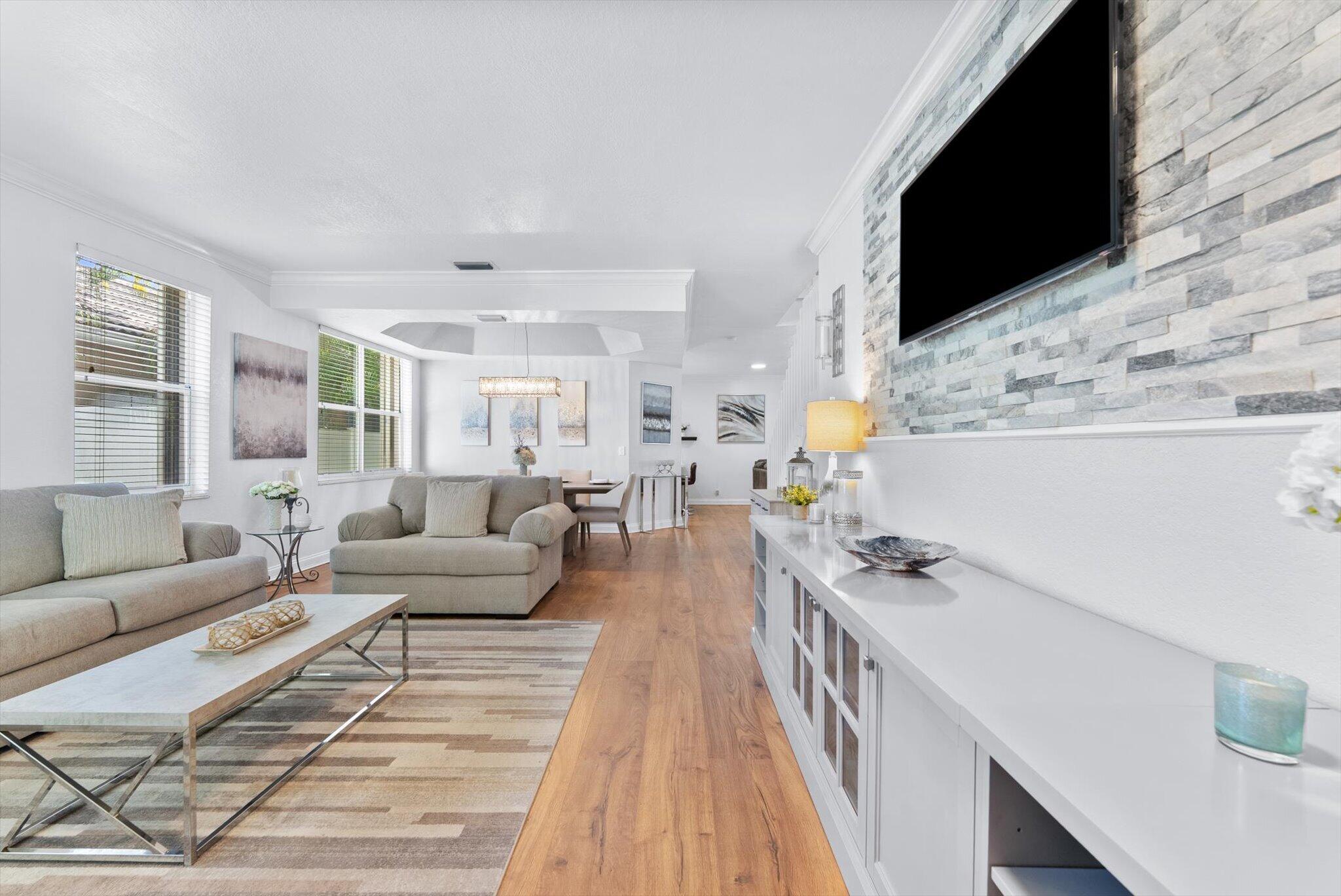 REGENCY LAKES AT COCONUT - Residential