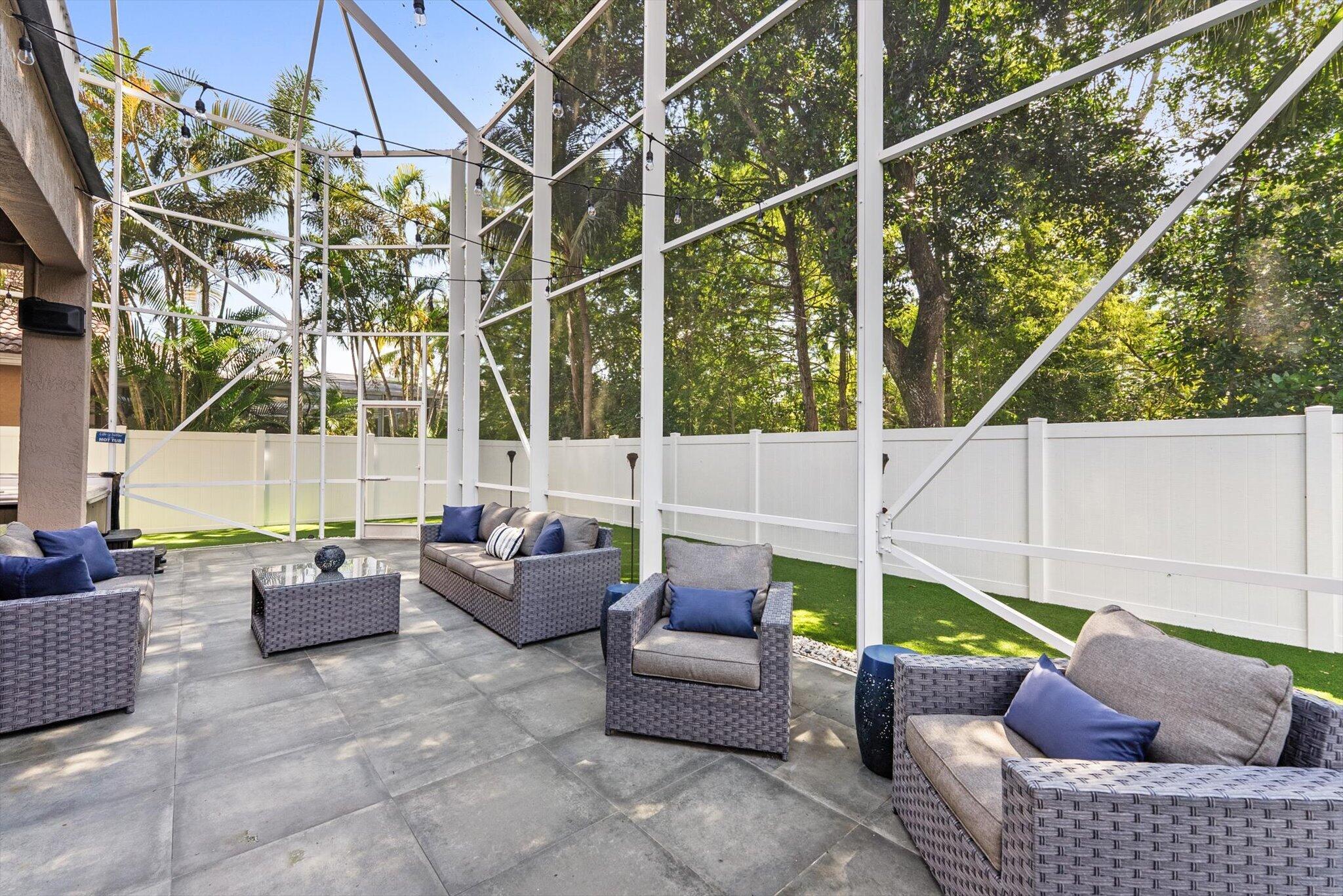 REGENCY LAKES AT COCONUT - Residential