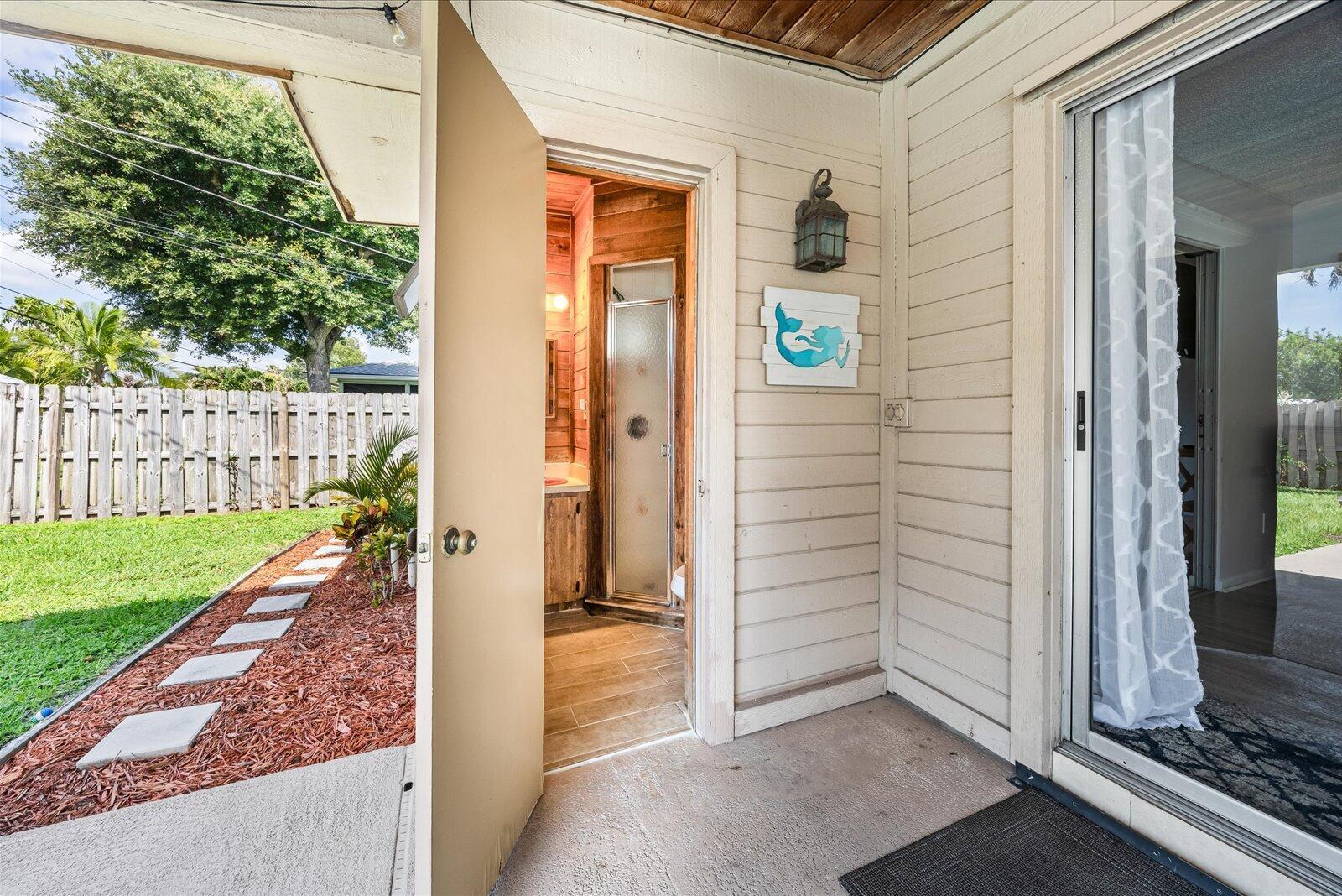 PALM LAKE PARK - Residential