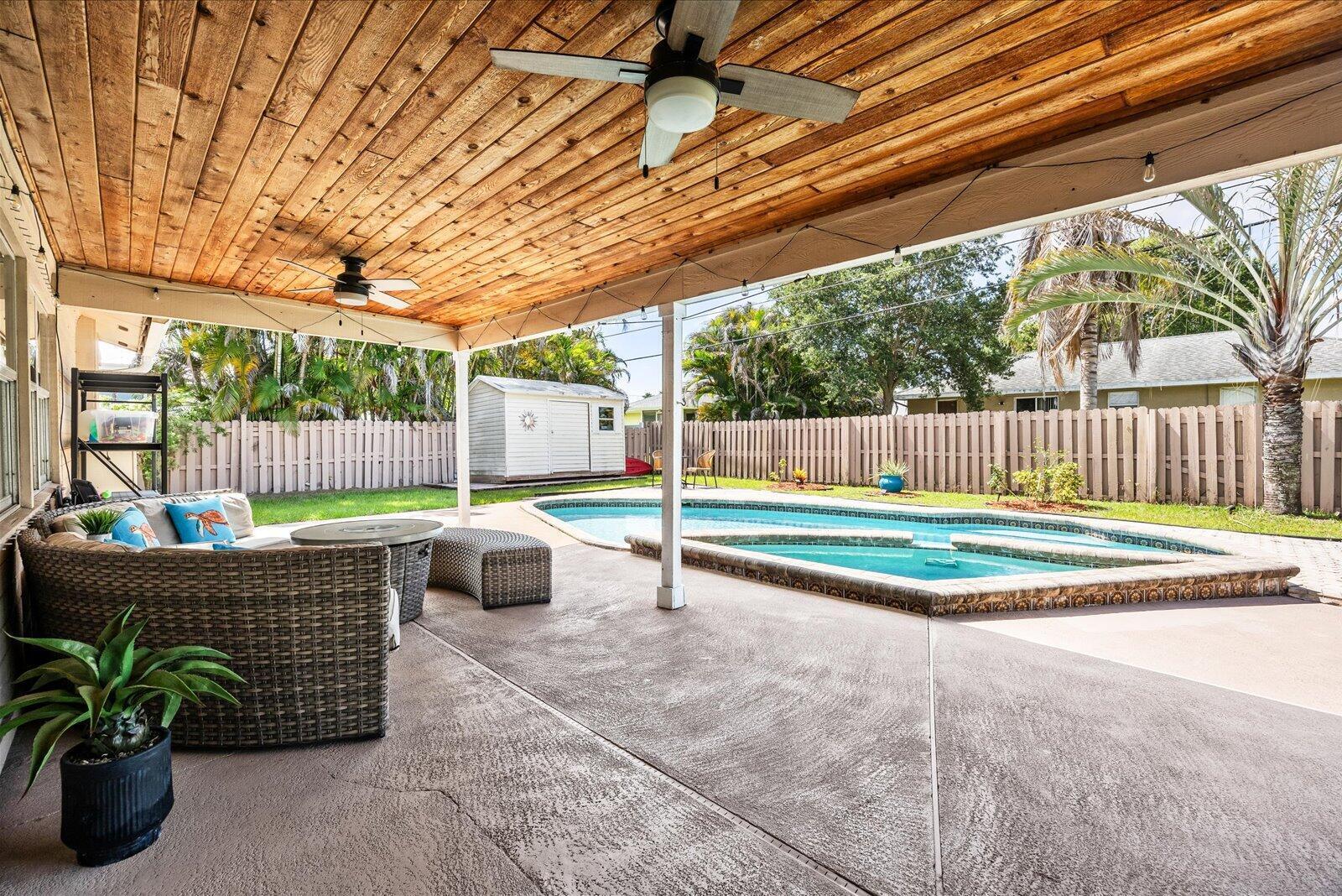 PALM LAKE PARK - Residential