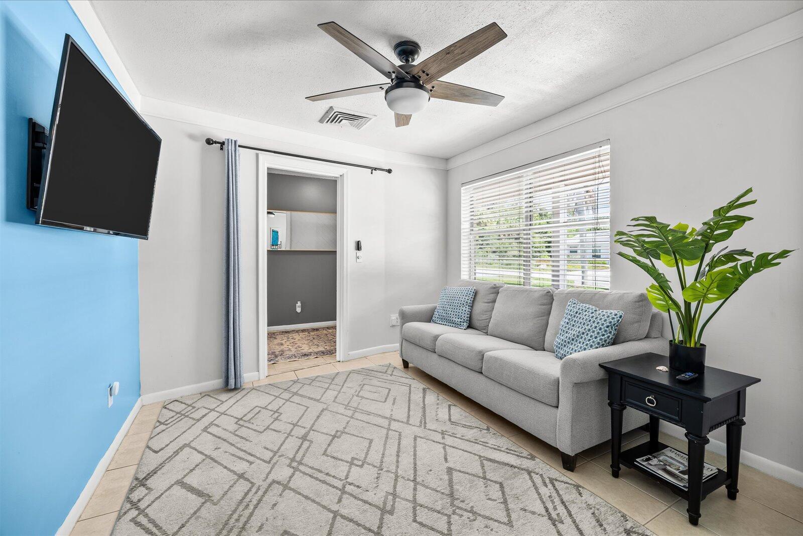 PALM LAKE PARK - Residential
