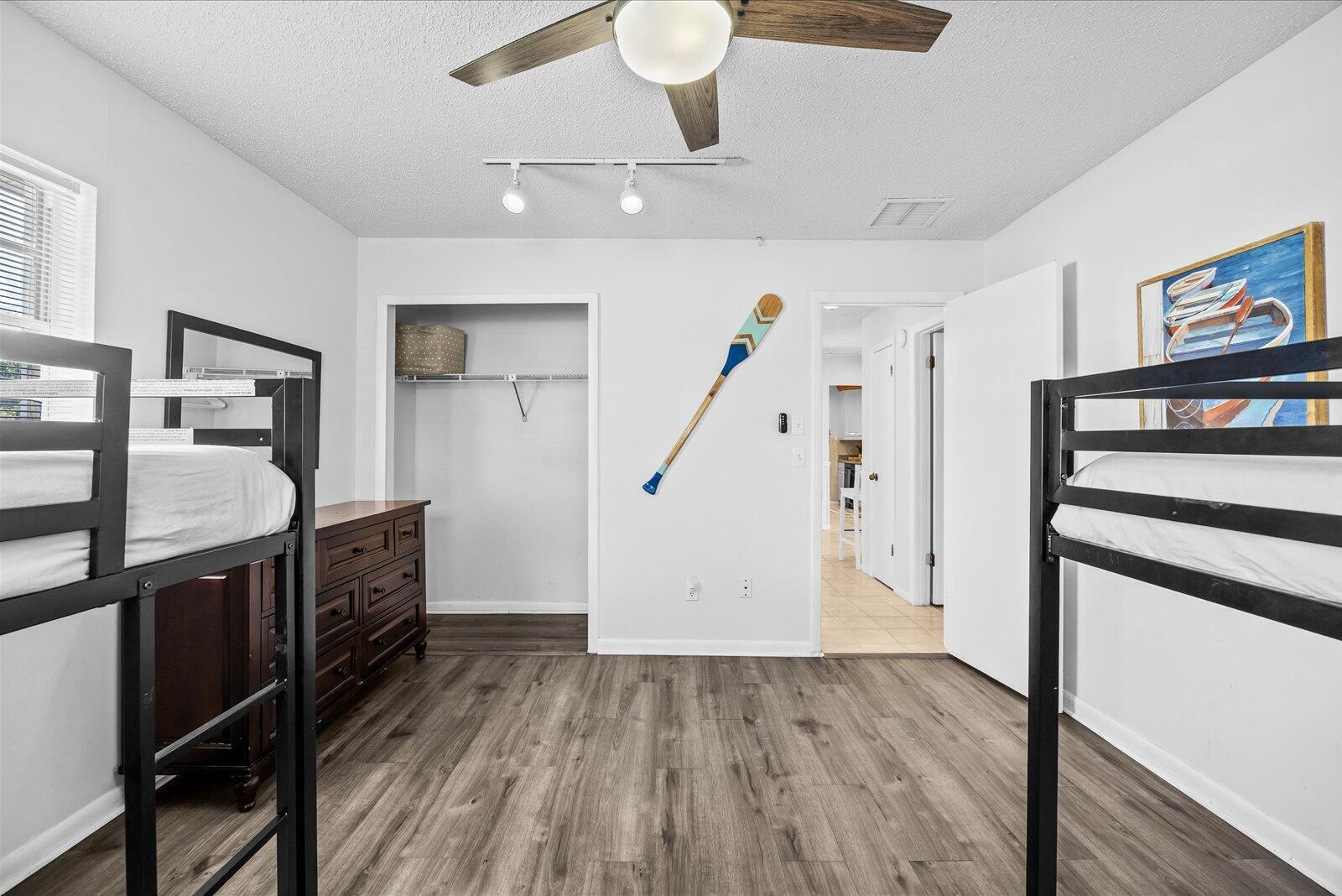 PALM LAKE PARK - Residential