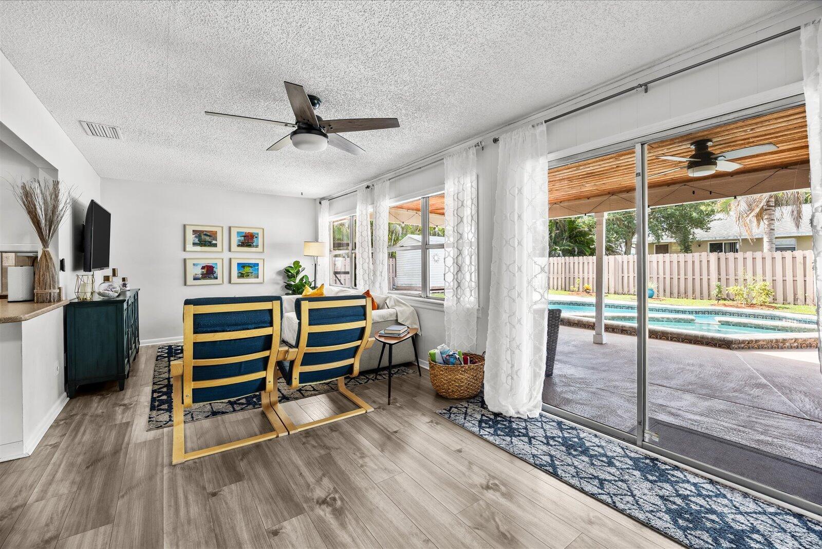 PALM LAKE PARK - Residential