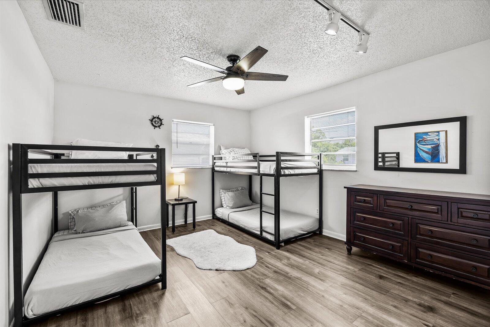 PALM LAKE PARK - Residential