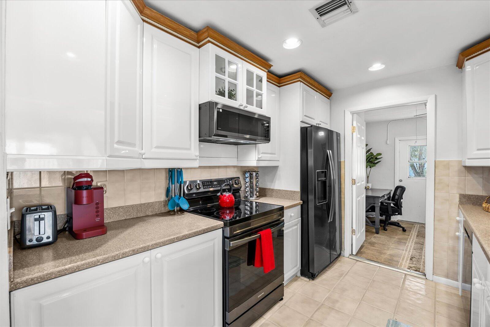 PALM LAKE PARK - Residential