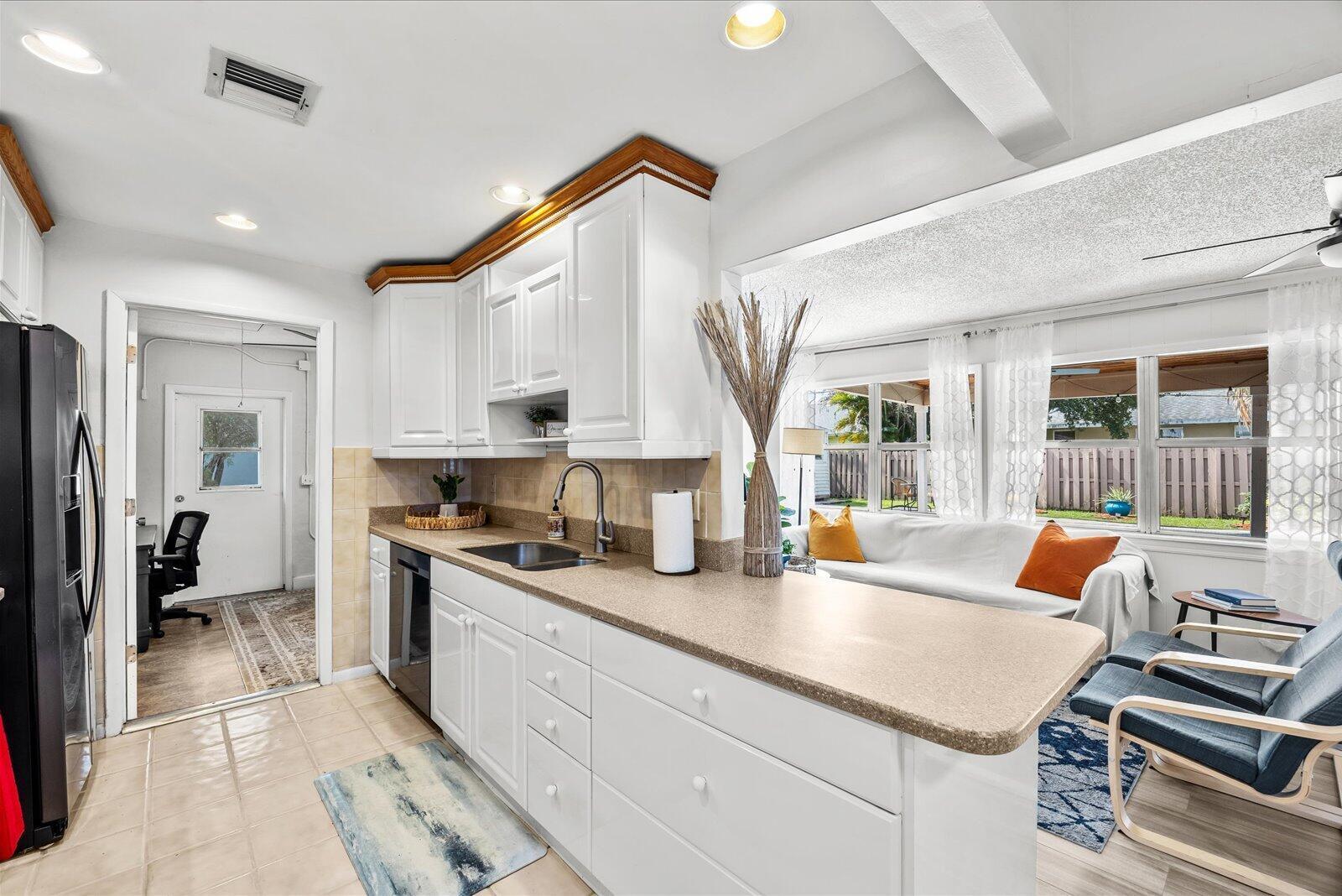 PALM LAKE PARK - Residential
