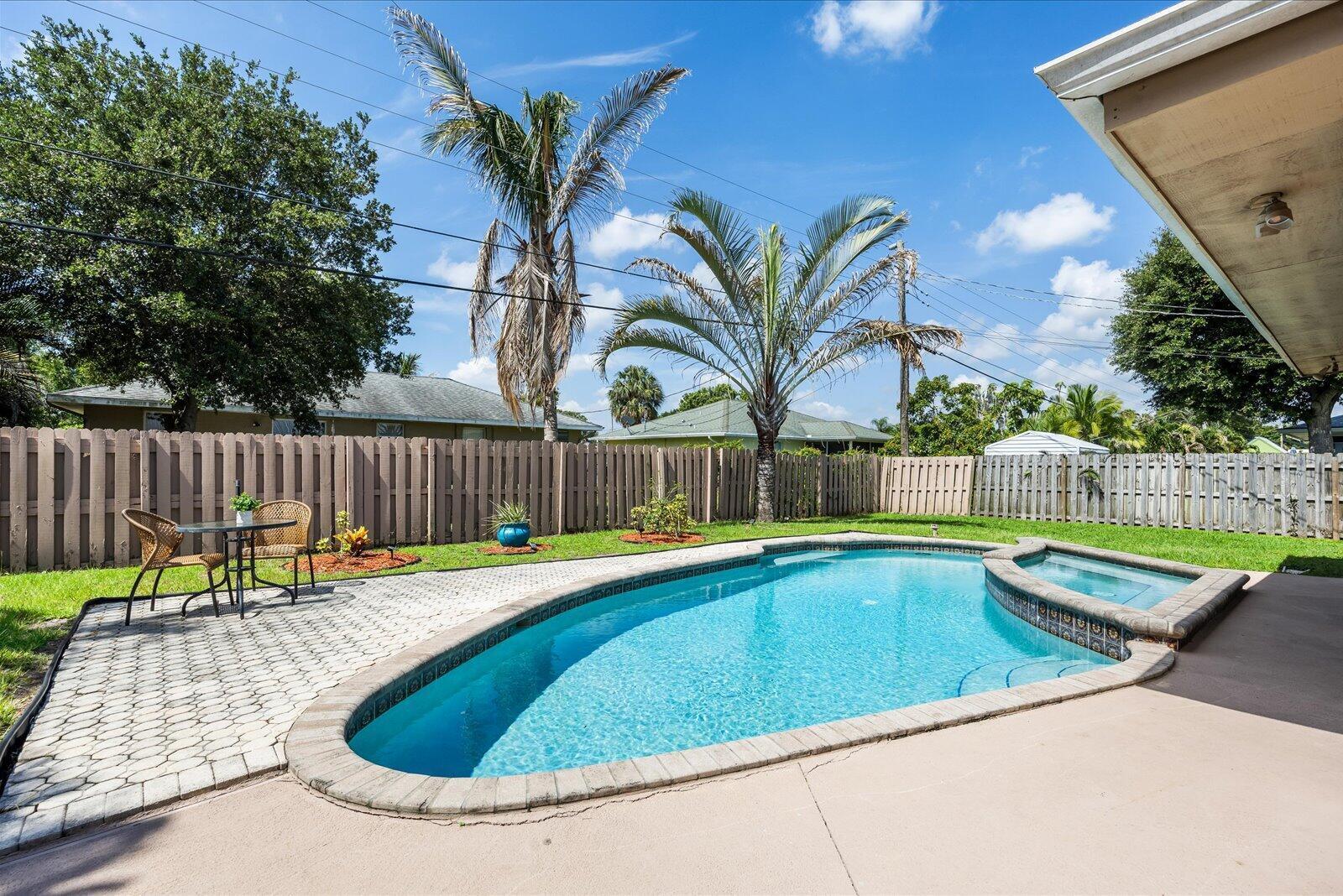 PALM LAKE PARK - Residential