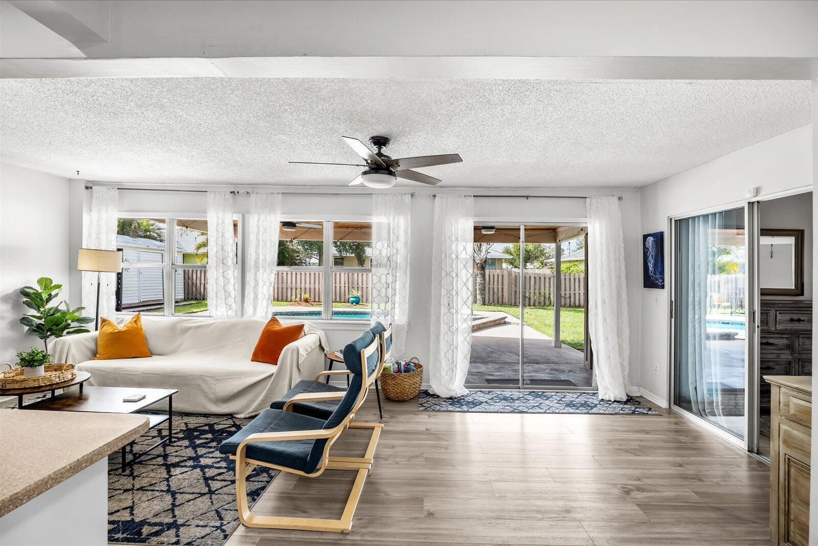 PALM LAKE PARK - Residential