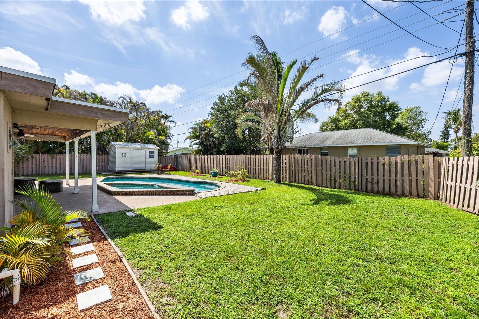PALM LAKE PARK - Residential