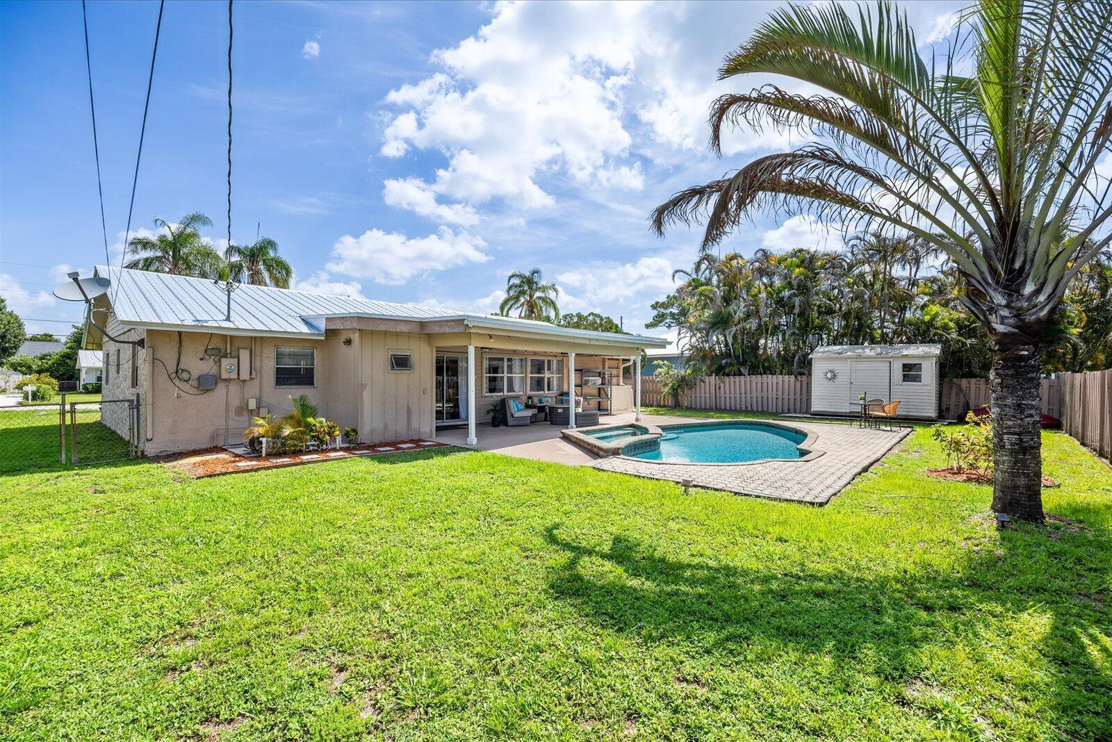 PALM LAKE PARK - Residential